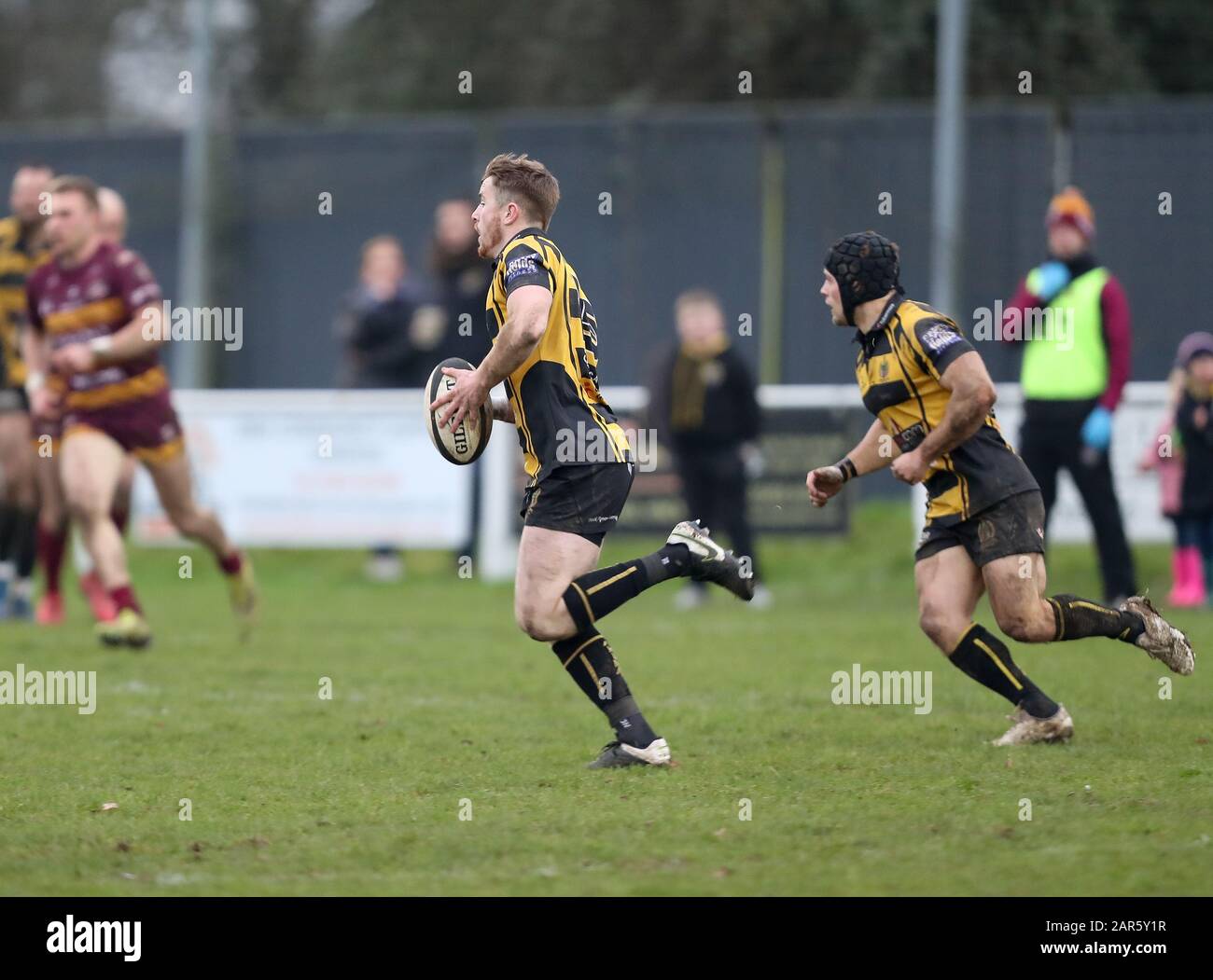 25.01.2020, Hinckley, Leicester, England. Rugby Union, Hinckley rfc v Sedgley Park rfc.    Rory Vowles rum the ball back for Hinckley during the RFU National League 2 North (NL2N) game played at the Leicester  Road Stadium. Stock Photo