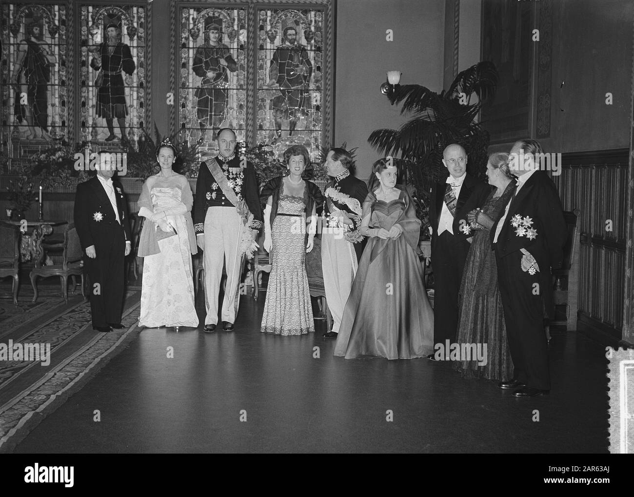 State visit French President Coty to the Netherlands. Government dinner Rijksmuseum Amsterdam. The hosts with their spouses: from right to left: Prime Minister Willem Drees, Deputy Prime Minister Louis Beel, Minister of Foreign Affairs Joseph Luns and Minister of Education Jo Cals. Date: 23 July 1954 Location: Amsterdam, Noord-Holland Keywords: diners, royal house, presidents Institution name: Rijksmuseum Stock Photo