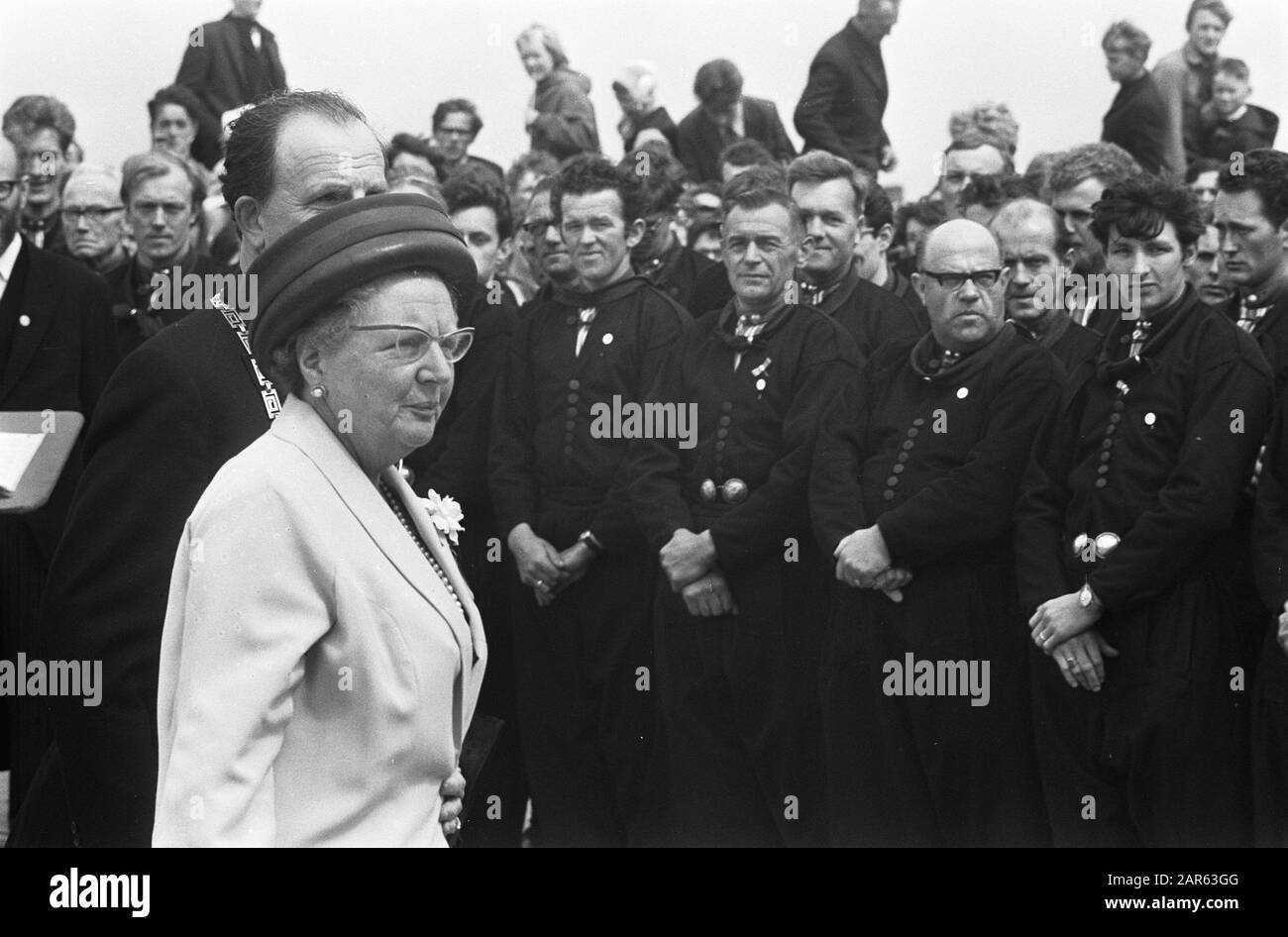 Queen Juliana visits Urk. Left Her Majesty, Right Urker Manner Choir Date: 11 May 1968 Location: Flevoland, Urk Keywords: MEN CHOREN, visits, queens Personal name: Juliana (queen Netherlands) Stock Photo