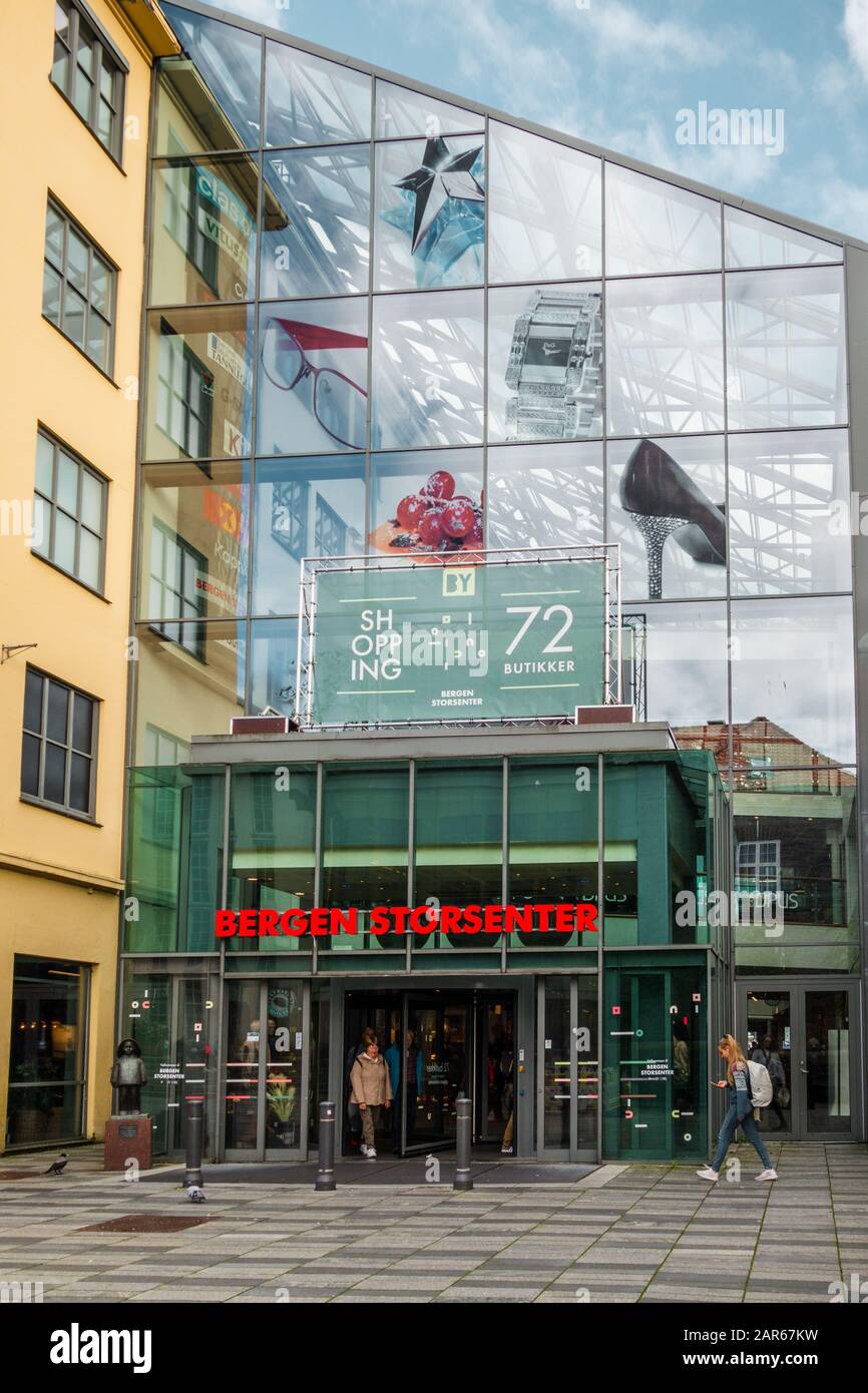 Editorial 09.03.2019 Bergen Norway Entrance to the Bergen Storsenter  shopping mall with people coming out and going in Stock Photo - Alamy