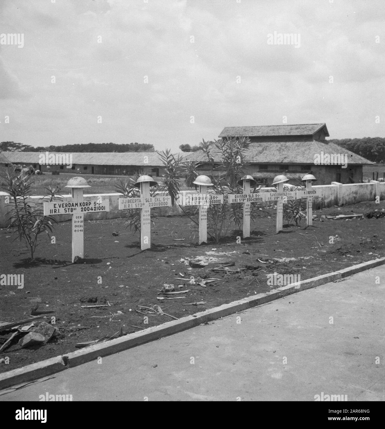 Crosses on graves of deceased Dutch soldiers at Tjilitan airport Annotation: On display are the graves of E. Verdam, corp 5-1-2 RI geb 21-4-1920, overl 18-5- 1946; J.J. Beerta sld 1st class 5-1-II RI born 19-1-1922 and 18-5-1946; P. Bergman sld 5-1-II RI gebe 3-2-1922 and 18-5-1946; G. Visser sld 5-1-II RI born 28-4-1923 and 18-5-1946 T.J. v.d. Brink, sld 5-1-II RI b 31-5-1946 26 and 18-5-1946. M J. Diepeveen born 19-12-1921 and 18-5-1946. soldiers killed from a patrol ambushed at Pesing. They were buried on 21 May 1946 Date: September 1947 Location: Indonesia, Dutch East Indies Stock Photo