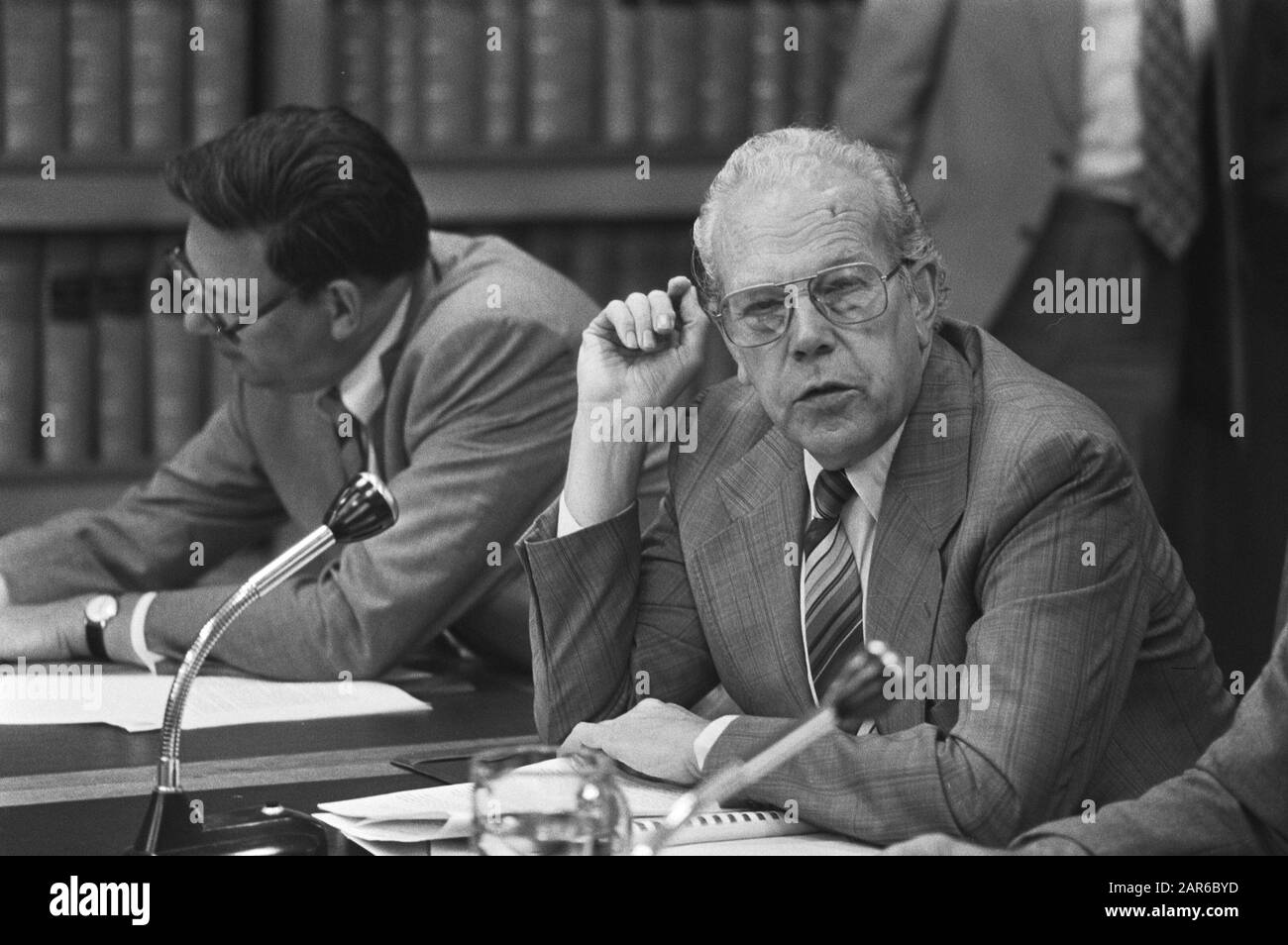 Commission meetings in The Hague at the Ministries of Social Affairs and Economic Affairs on the reorganization plans of Philips Data Systems  Left VVD minister Gijs van Aardenne (Economic Affairs) and CDA Minister Wil Albeda (Social Affairs) during a meeting on the reorganization plans at Philips datasystems Date: 26 August 1981 Location: The Hague, Zuid-Holland Personal name: Aardenne, G.M.V. van, Albeda, Willem Stock Photo