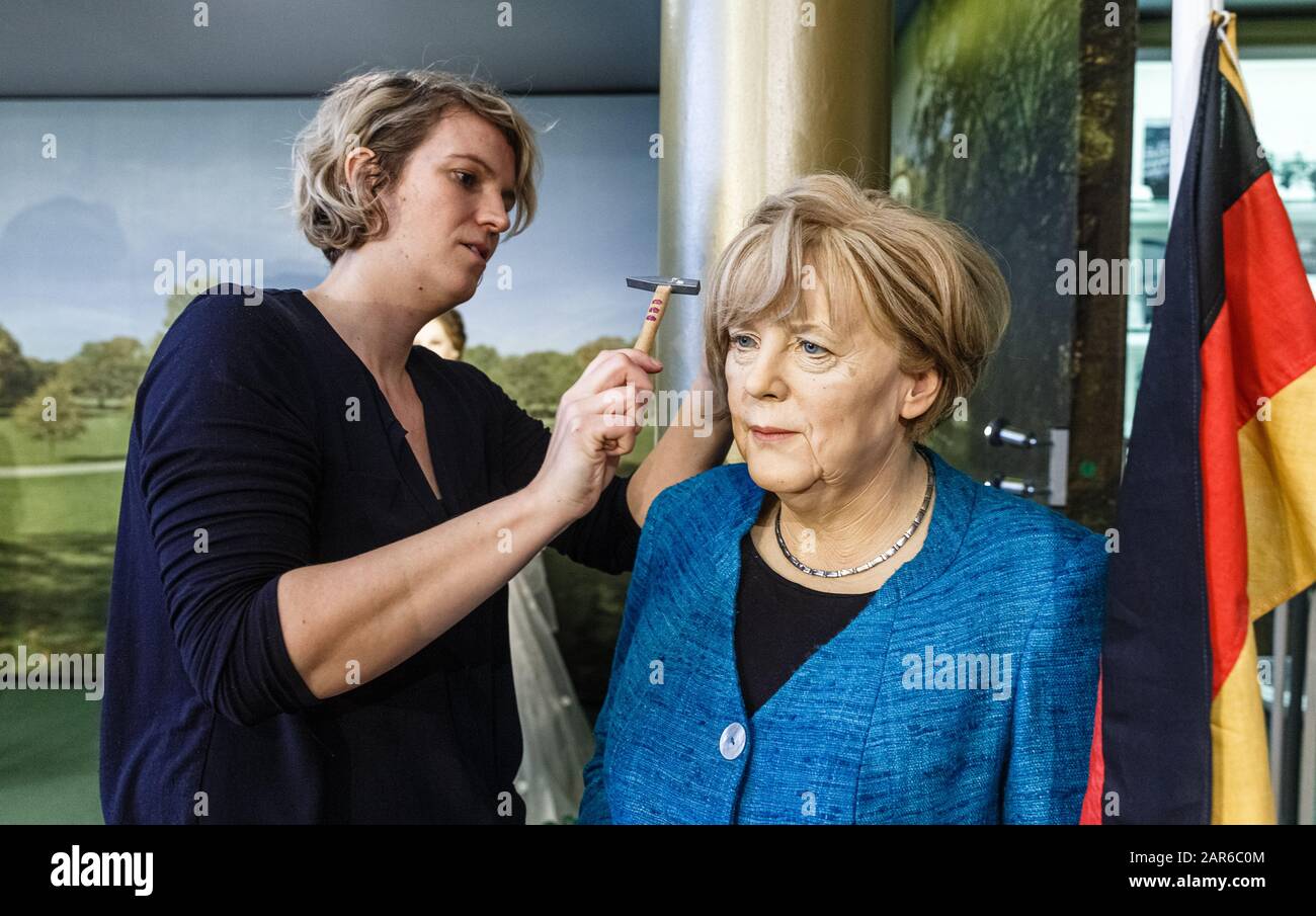 Hamburg, Germany. 26th Jan, 2020. Make-up artist Henriette Masmeier nails  the wig on the wax head of the doll of Chancellor Angela Merkel after it  has been washed. Once a year the