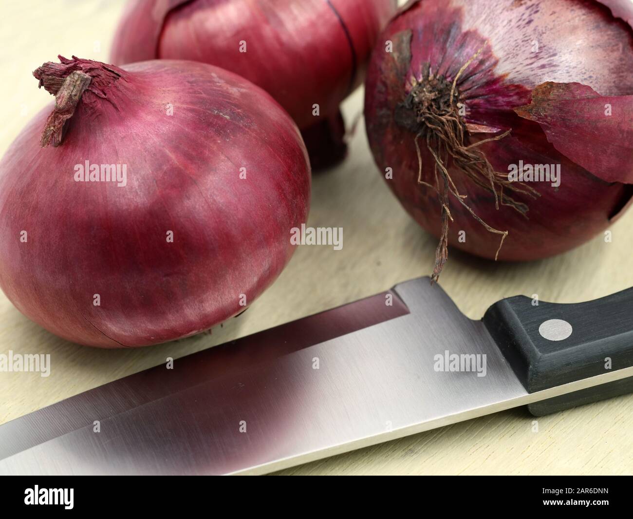 Purple Red Skin Onions High Resolution Stock Photography and Images - Alamy