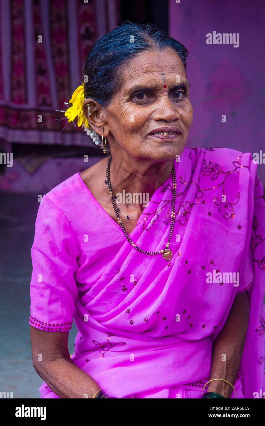 Lady sales pink ghatkopar