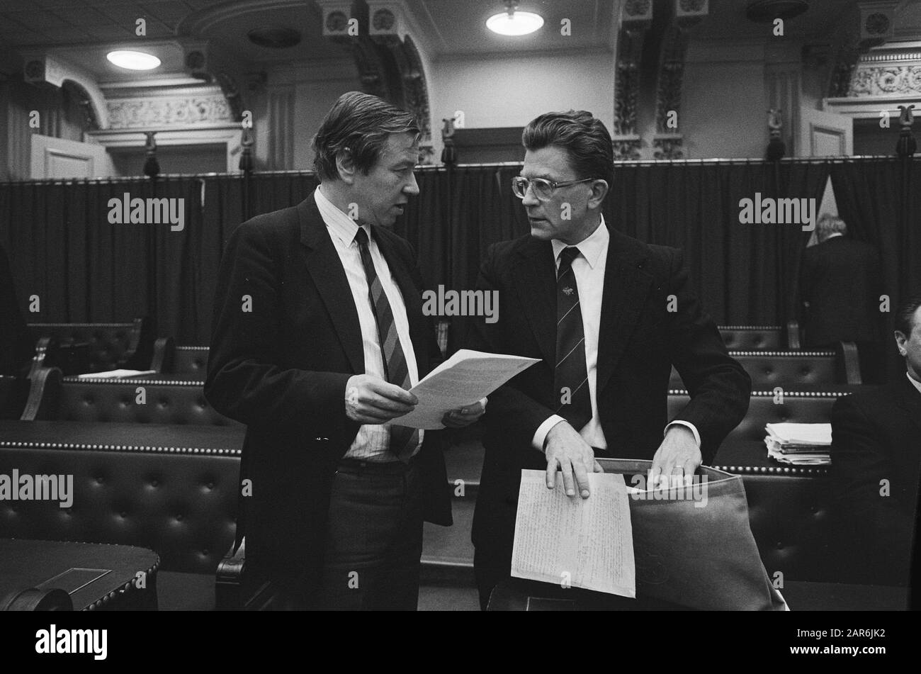 Minister Van Aardenne makes a statement in the House of Representatives following report RSV-enquete Van Dam (l) and Van Dijk, nr. 5a and 6a Joekes (l) and Van Dam Date: 18 December 1984 Keywords: REPORT, politics, statements Personal name: Joekes Institution name: RSV Stock Photo