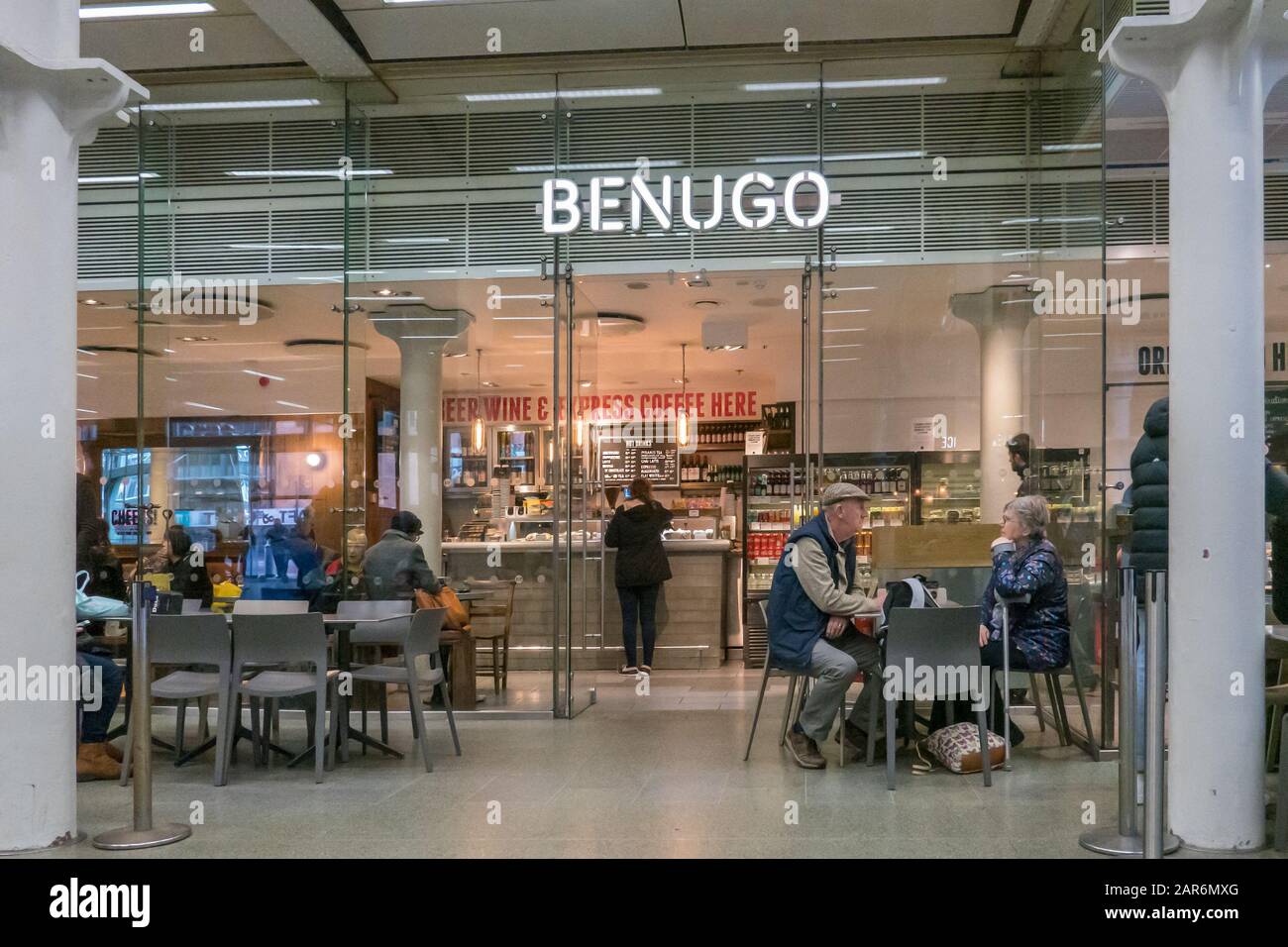 Benugo,St Pancras Statio,London,Modern chain cafe serving create-your-own sandwiches, salads and wraps, plus cakes Stock Photo