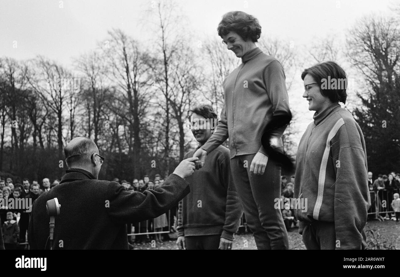 Dutch Championships Cross Country, nr. 36 Gerda Crane on stage Date March 7, 1965 Keywords