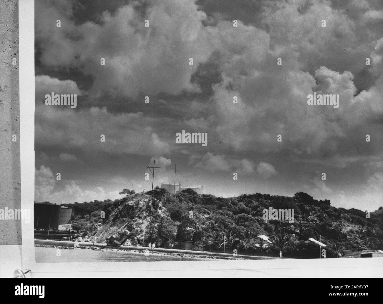 Wi [West Indies]/Anefo London series  Netherlands West Indies, Curaçao, view of the Caracas Bay with its petroleum tanks for refuelling of the ships at the landing place [Dutch West Indies, Curaçao, located on the Caracas bay with the oil tanks for refueling vessels] Annotation: Repronegative Date: {1940-1945} Location: Curaçao Keywords: bays, tanks, World War II Stock Photo