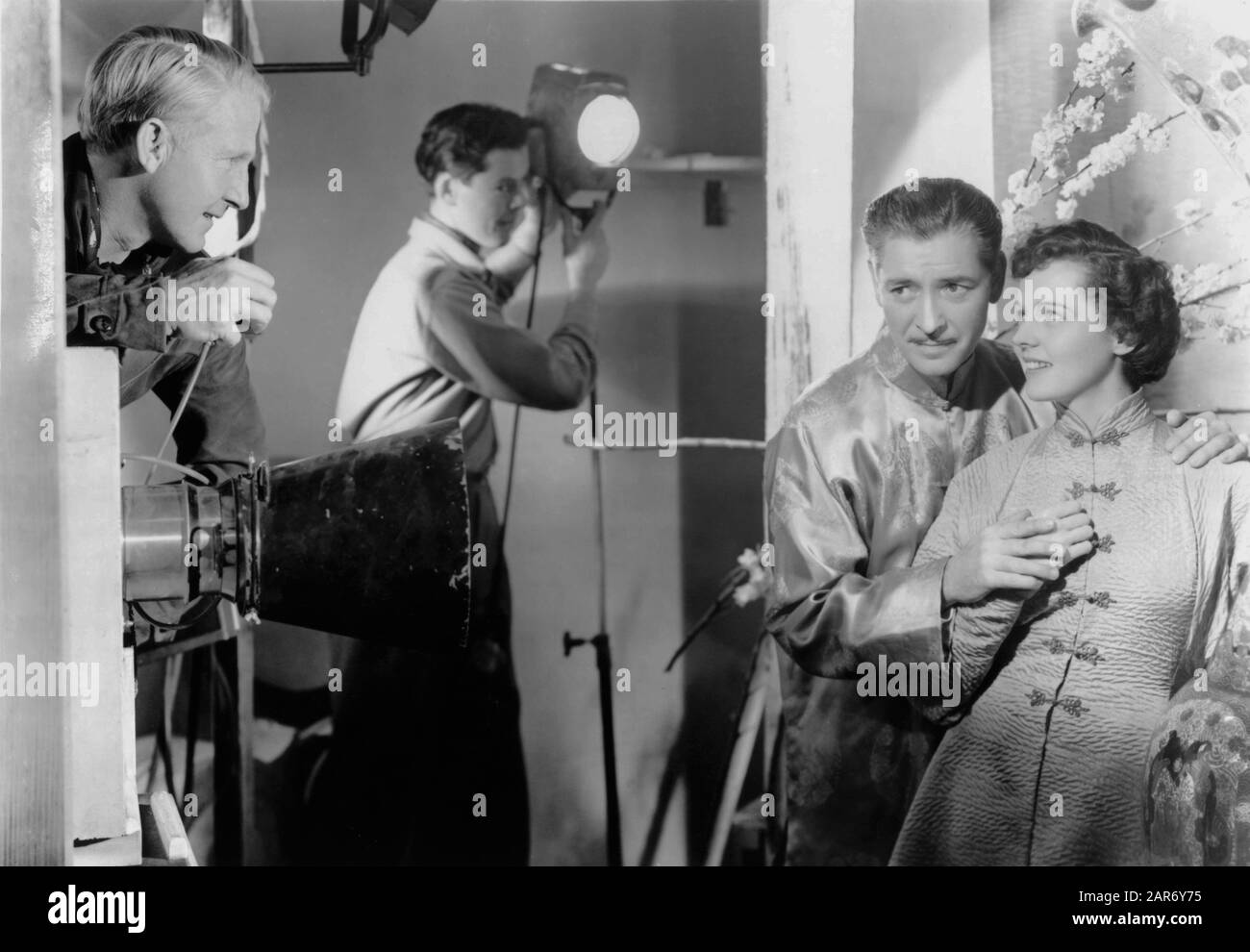 Still Photographer A. L. '' WHITEY '' SCHAFER and Assistant JOHN REED take publicity portraits of RONALD COLMAN as Robert Conway and JANE WYATT as Sondra for LOST HORIZON 1937 director FRANK CAPRA novel JAMES HILTON screenplay ROBERT RISKIN Columbia Pictures Stock Photo