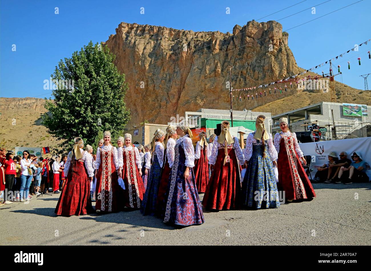 Armenian Folk Dance Hi res Stock Photography And Images Alamy armenian-folk-dance-hi-res-stock-photography-and-images-alamy