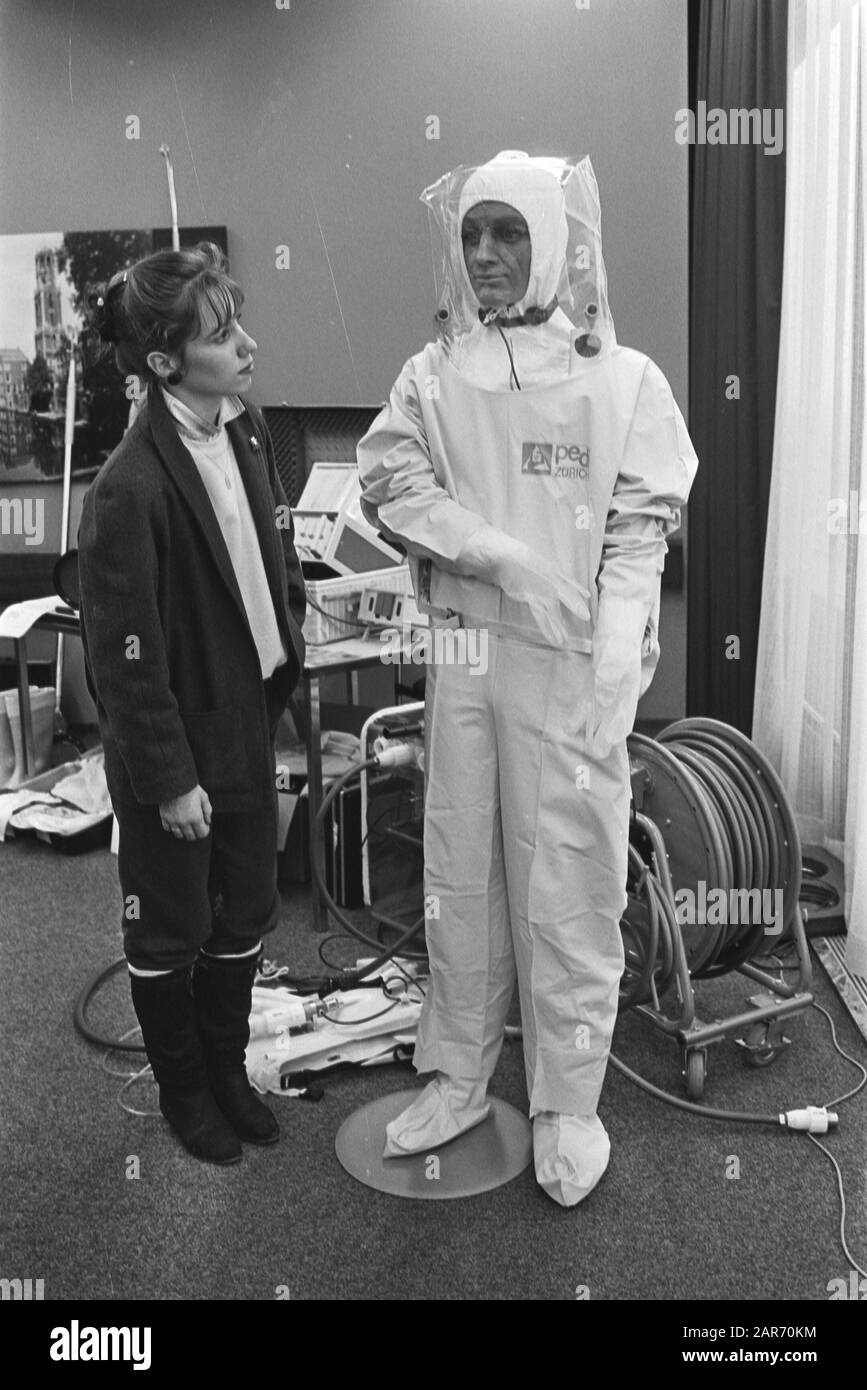 Novelties at Technic-show/VAT'84 in Utrecht lightweight PK-suit for nuclear industries Date: 19 January 1984 Location: Utrecht Stock Photo