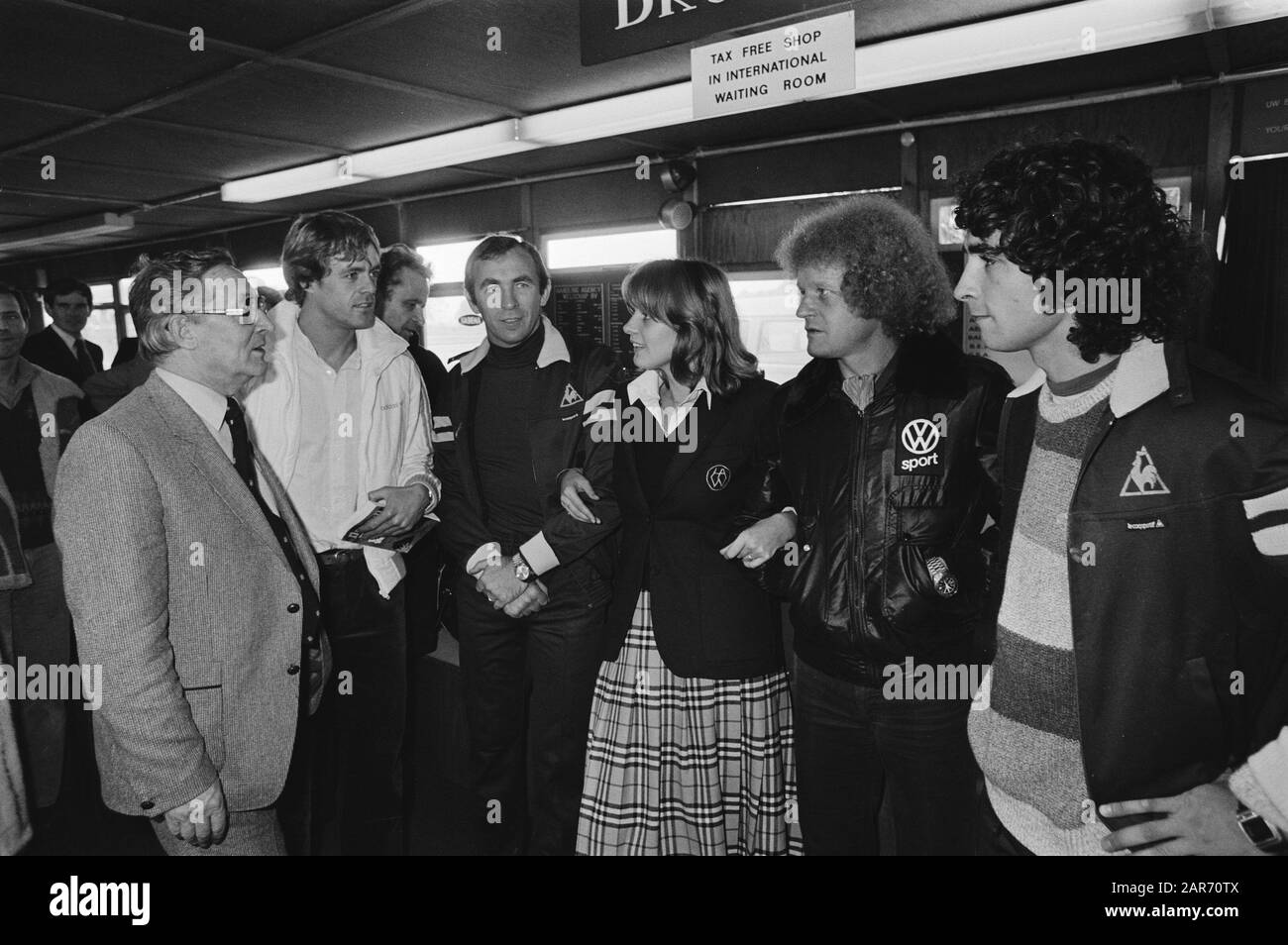 Soccer club St. Etienne arrives at Welschap airport for the football match as part of the European Cup against PSV  among other things Johnny Rep., goalkeeper Ivan Ivan Curkovic, trainer Herbin and Rocheteau Date: 23 October 1979 Location: Eindhoven Airport Keywords: sports, trainers, football, football players Personal name: Rep, Johnny Stock Photo