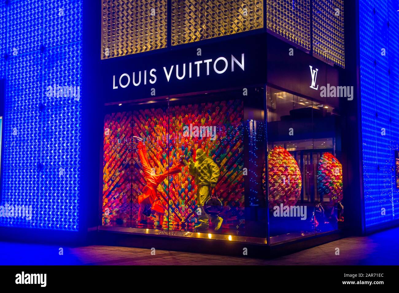 Customers Shop Louis Vuitton Bags Other Products Boutique Beijing China –  Stock Editorial Photo © ChinaImages #241944838