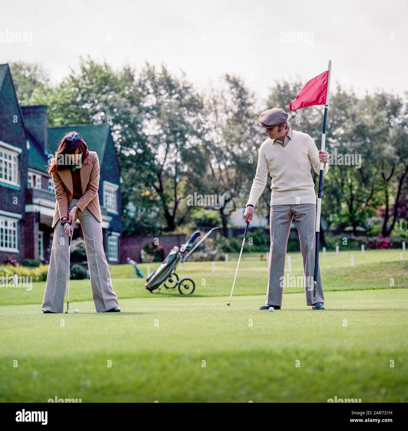 London 1970s, couple playing golf, Royal Wimbledon Golf Club course, England, UK, GB, Great Britain, Stock Photo