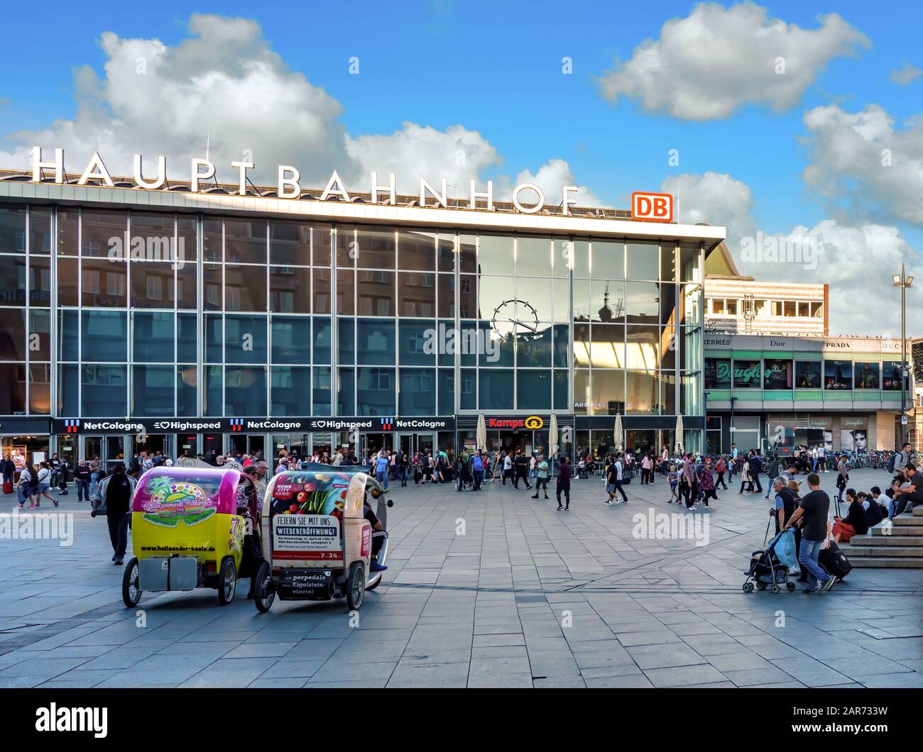 Center of cologne hi-res stock photography and images - Alamy