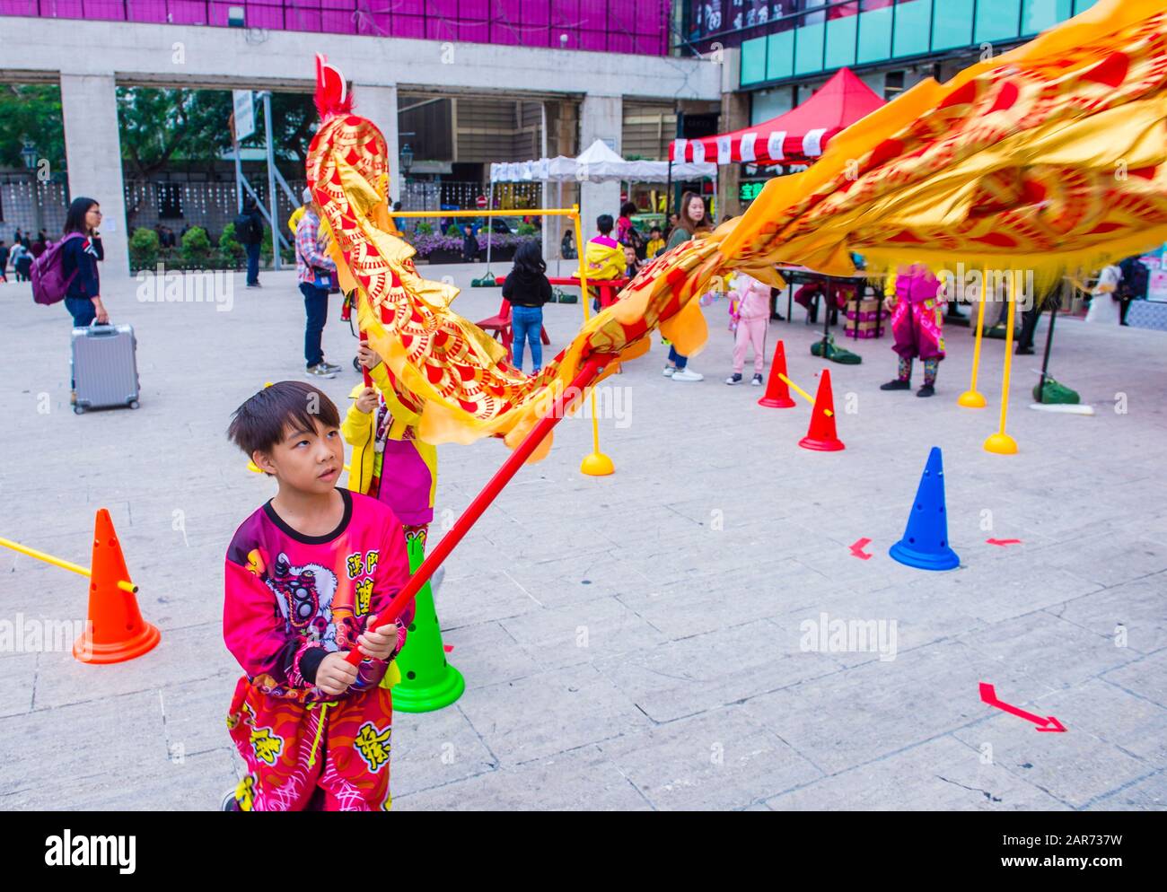 Chinese dragon dance children hi-res stock photography and images - Alamy