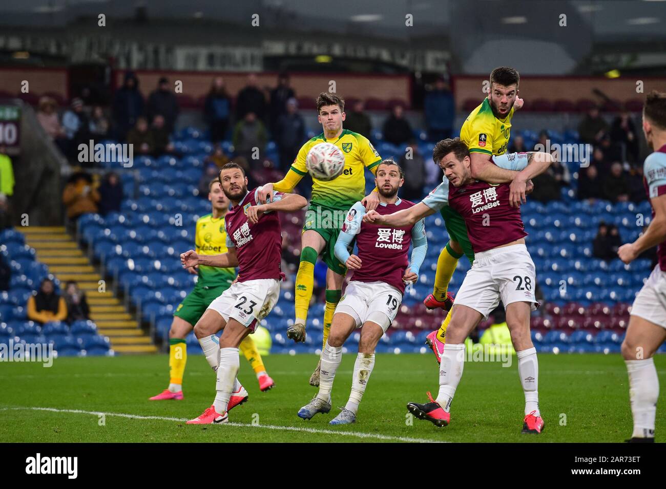 25th January 2020, Turf Moor, Burnley, England; Emirates FA Cup, Burnley v Norwich City : Grant Hanley (5) of Norwich City heads the ball in to make it 0-1 Stock Photo