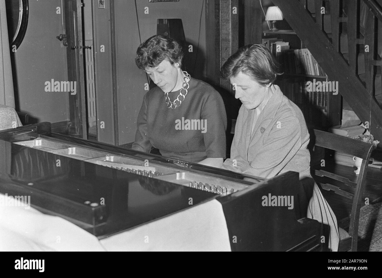 3 Person Band Black And White Stock Photos Images Alamy 3-person-band-black-and-white-stock-photos-images-alamy