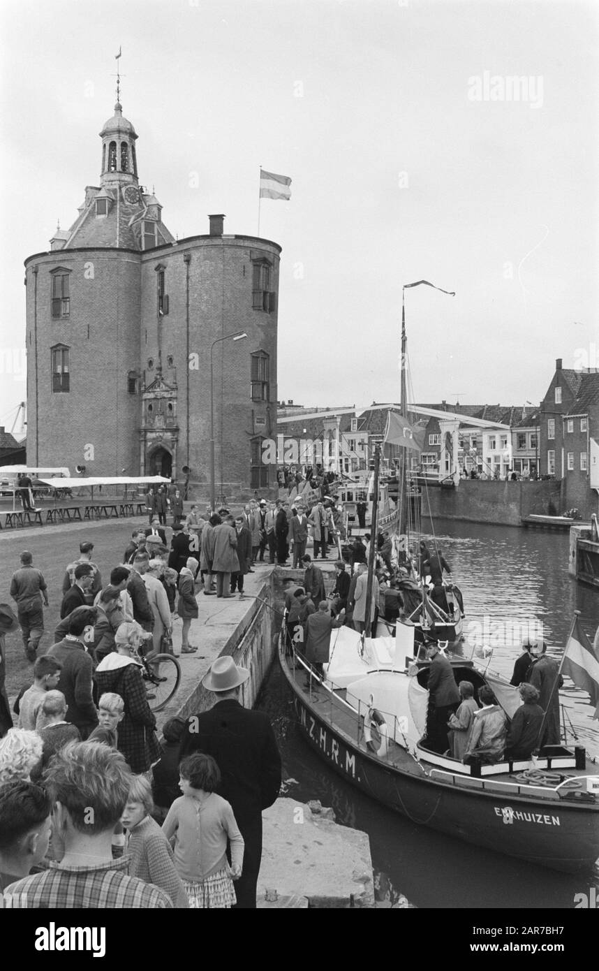 Opening Drommedaris as student house. Arrival with boats in Enkhuizen. In the foreground the lifeboat K.F. Sluys Date: 19 July 1961 Location: Enkhuizen Keywords: boats, buildings, openings Personal name: Dromedaris, K F Sluys Stock Photo