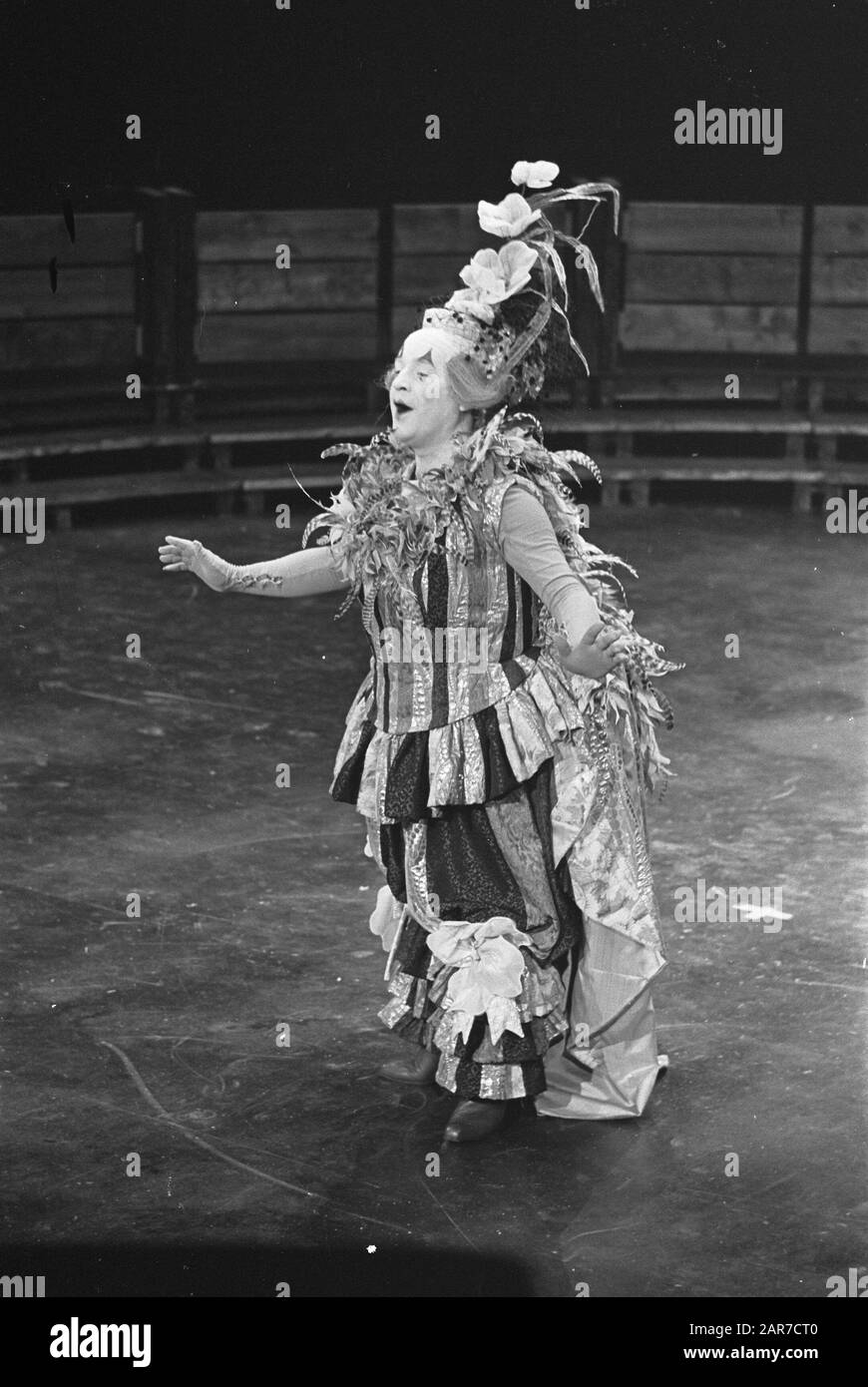 Opera Platée by composer Jean Philippe Rameau in Carre. Platée (Michel  Senechal) in his costume Date: June 13, 1968 Location: Amsterdam,  Noord-Holland Keywords: opera's Personal name: Senechal, Michel Stock Photo  - Alamy