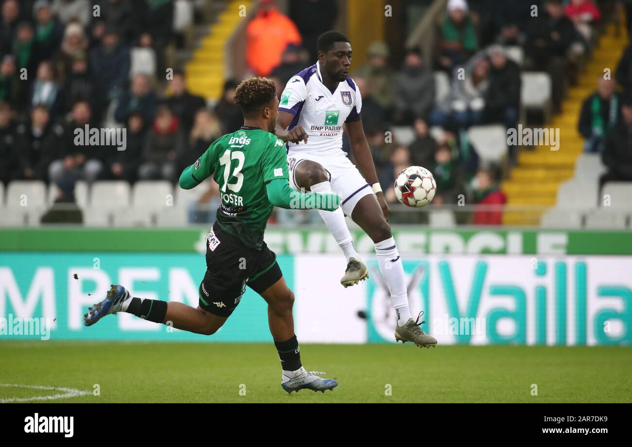 Brugge, Belgium . 26th Jan, 2020. BRUGES, BELGIUM - JANUARY 26: Derrick Luckassen of Anderlecht battles for the ball with Lyle Foster of Cercle during the Jupiler Pro League match day 23 between Cercle Brugge and RSC Anderlecht on January 26, 2020 in Brugge, Belgium. (Photo by Vincent Van Doornick/Isosport) Credit: Pro Shots/Alamy Live News Stock Photo