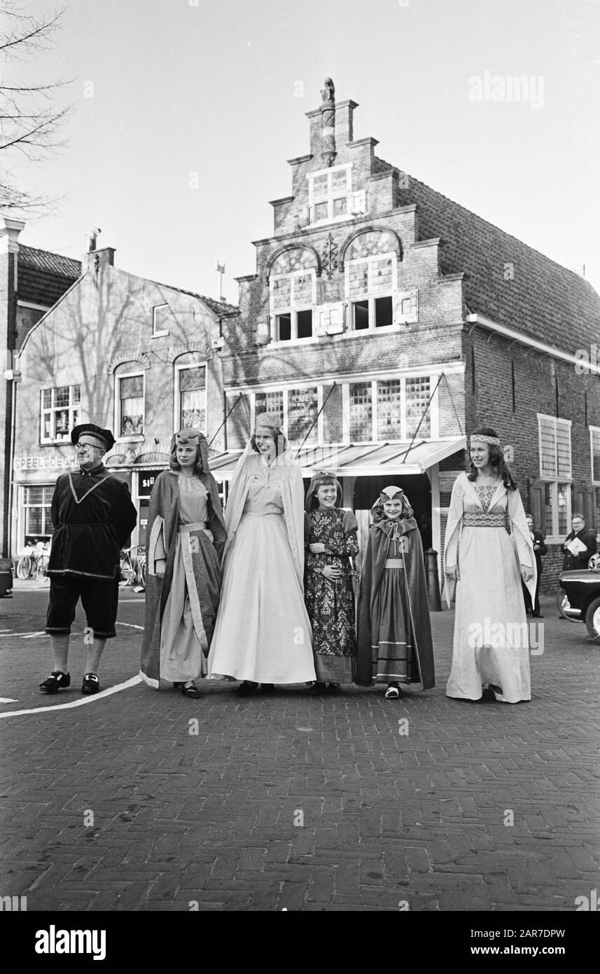 Oudewater 700 year city, the population in clothing from 1265 Date: 30 March 1965 Location: Oudewater Keywords: anniversaries Stock Photo
