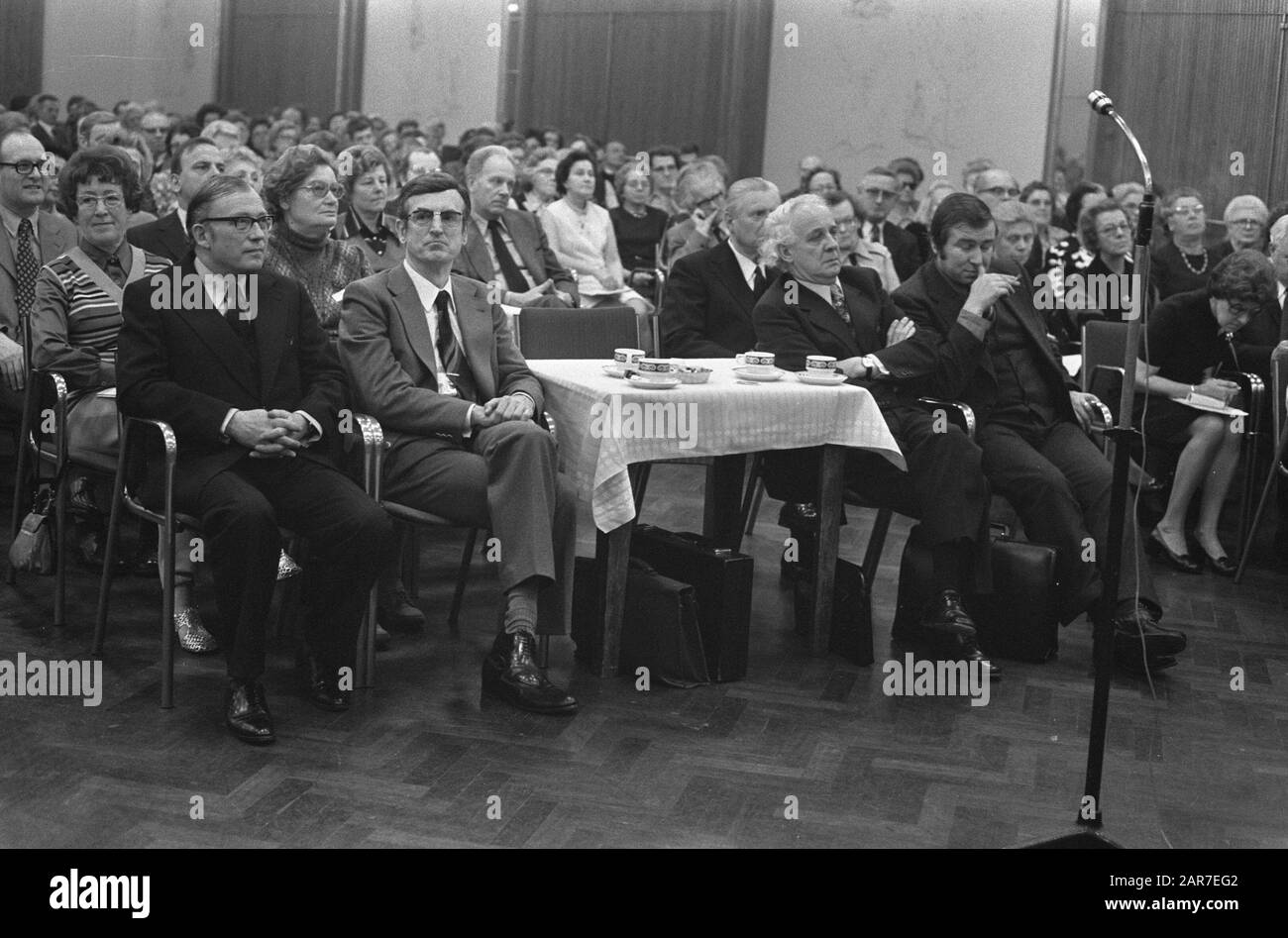 Meeting Dutch Bachelor Union in Krasnapolsky  Overview of the room Date: 19 January 1974 Location: Amsterdam, Noord-Holland Keywords: Meetings Institution name: Krasnapolsky Stock Photo
