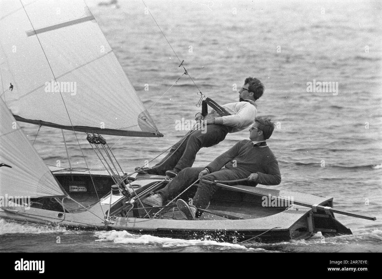 Easter regatta, sailing races at Loosdrecht. Crew of Flying Dutchman in
