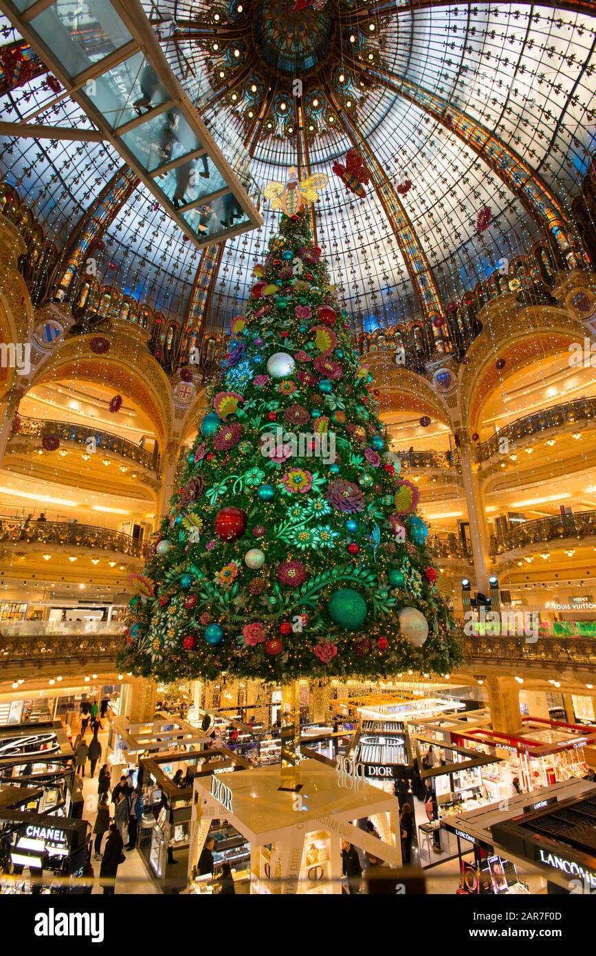 Les Galeries Lafayette Haussmann decorated for Christmas Stock Photo