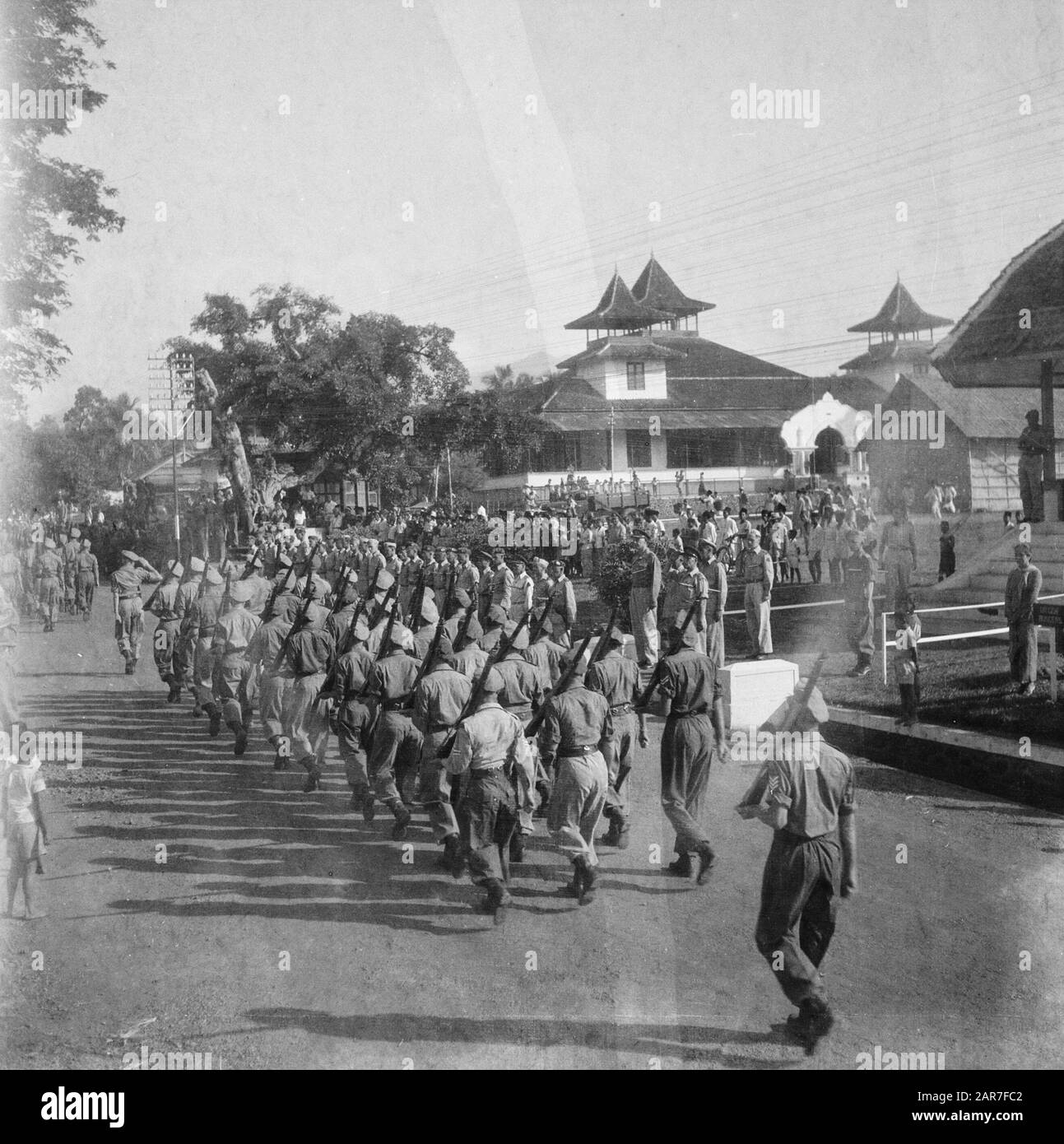 119-anniversary 3rd Regiment Hunters Tjiandjoer  Parade t.g.v. 119-anniversary Regiment Hunters Date: 1 July 1948 Location: Indonesia, Kadupandak, Dutch East Indies Stock Photo