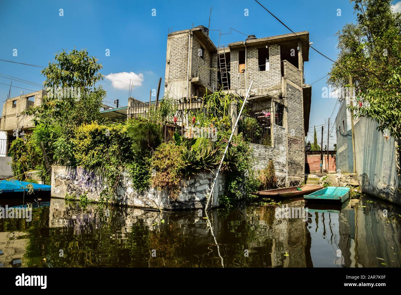 A floating house with boats on Lake Xochimilco, Mexico Stock Photo Alamy