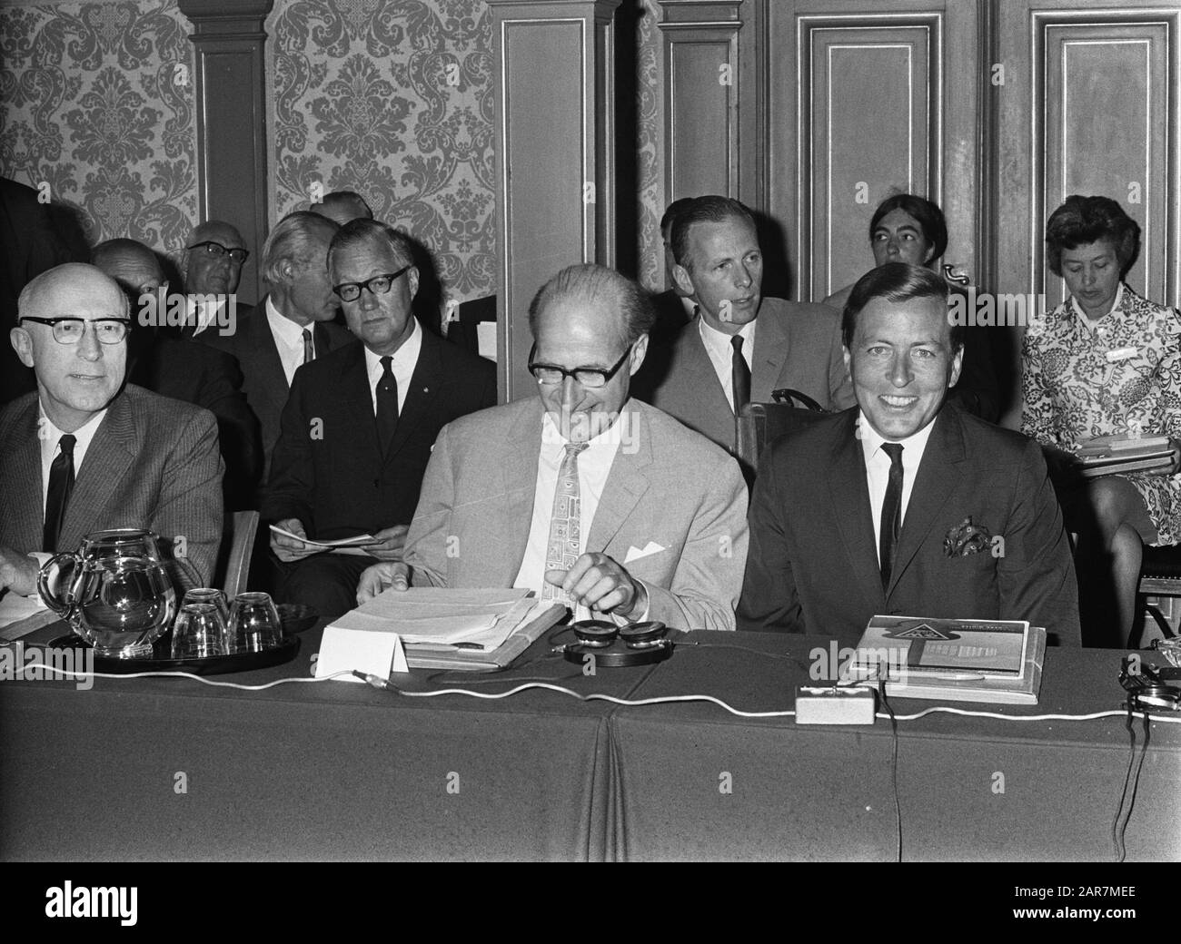 Pr. Claus at 6th Assembly Generale Europa Nostra in building Kon. NL Acad. Know. Adam, burgm. Samkalden, Min. Schut, Prins Claus Date: June 12, 1969 Location: Amsterdam, Noord-Holland Personal name: Claus, prince Stock Photo