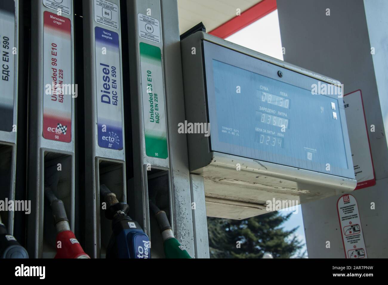 Refueling guns installed in the nest, fuel column for automobile