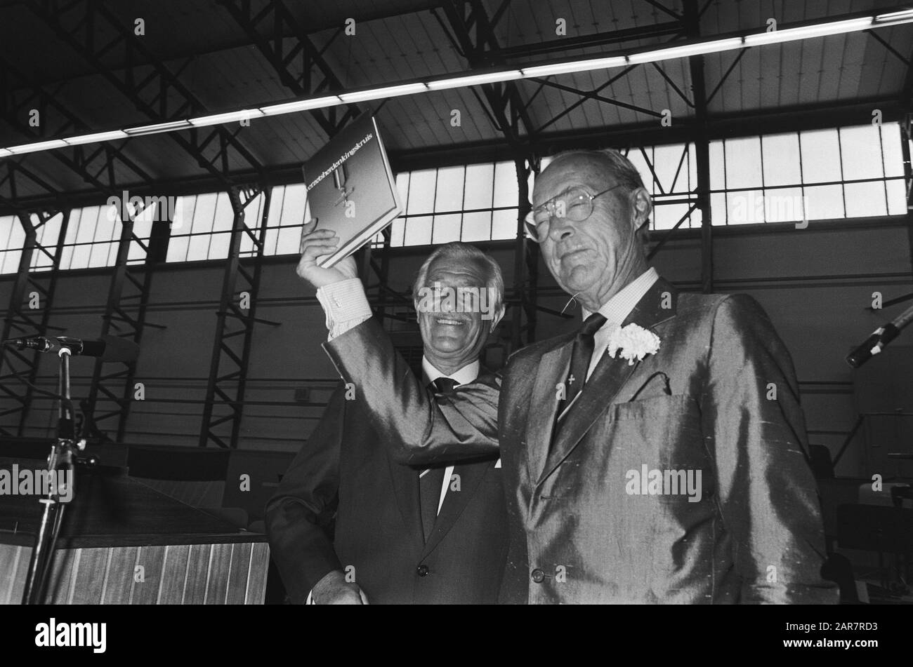 Prince Bernhard on Day of the Resistance on Soesterberg Date: 31 August ...