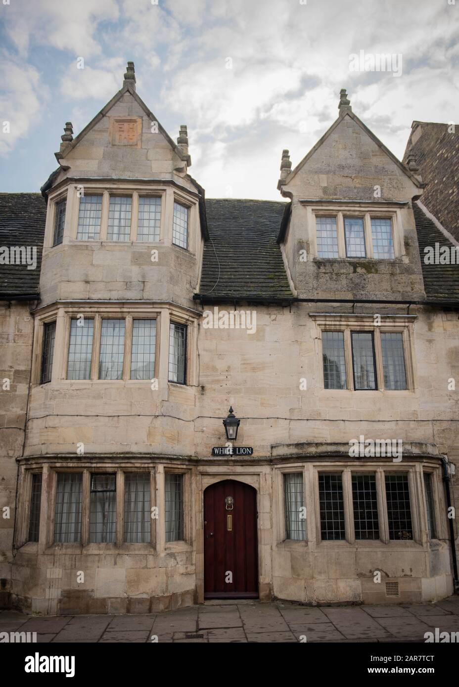Exterior view of White Lion property on North Street in Oundle, Northamptonshire (once an old coaching inn/public house, now private property) Stock Photo