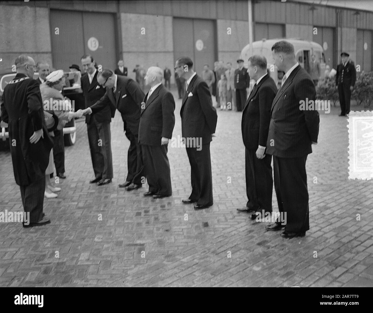 queen Juliana visits Rotterdam, Havenvakschool (N. V. Thomsens)/glasnegatife Date: 31 May 1954 Location: Rotterdam, Zuid-Holland Keywords: visits, queens Personal name: Juliana (queen Netherlands) Institution name: NV Thomsens Stock Photo
