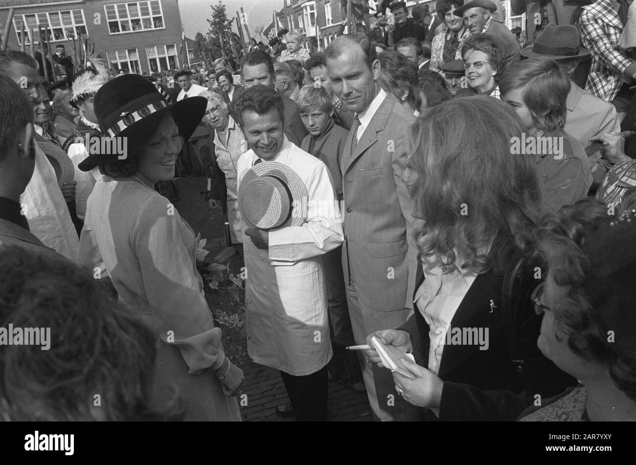 Princess beatrix opens cheese market hires stock photography and images Alamy