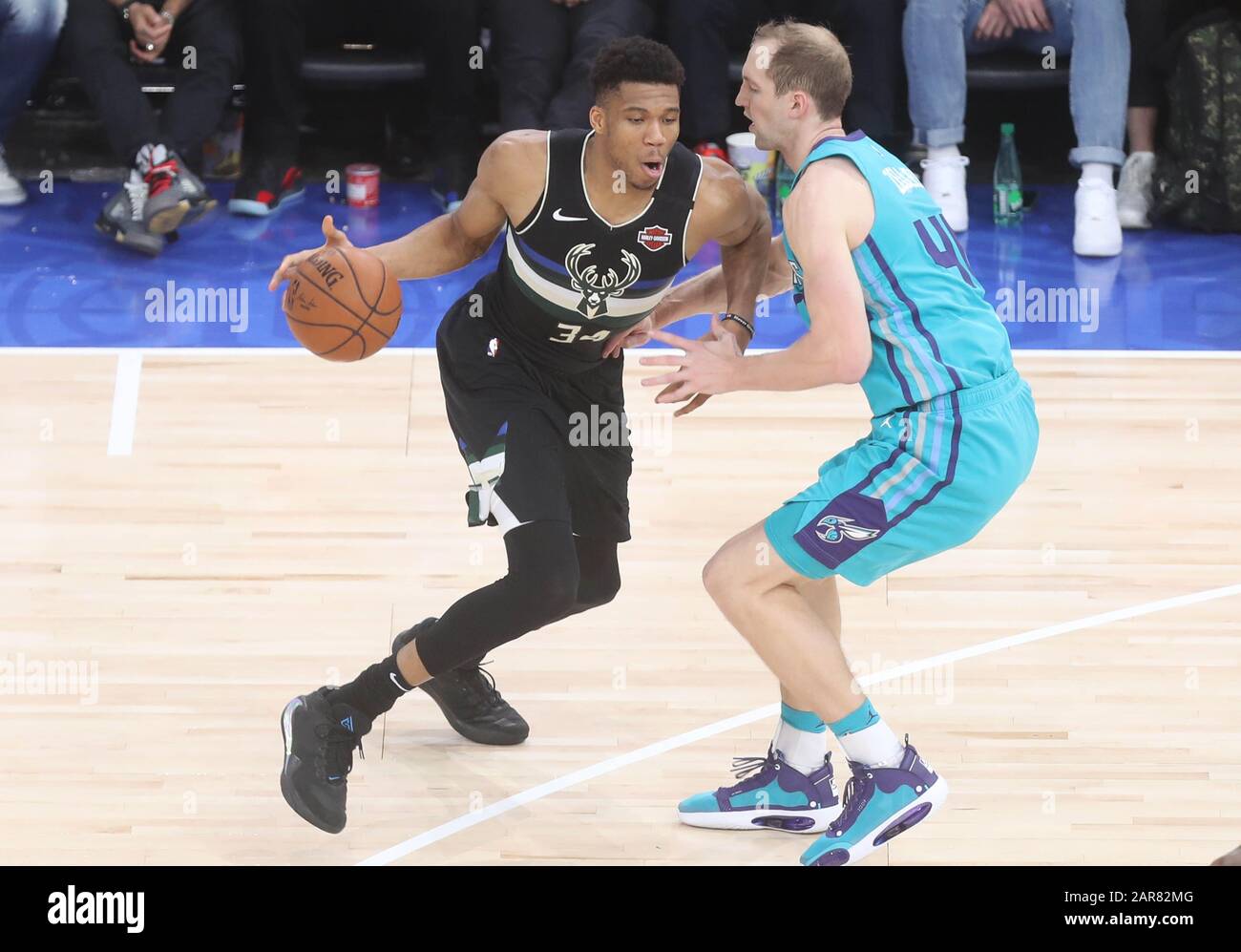 Cody Zeller of Charlotte and Giannis Antetokoúnmpo of Milwaukee