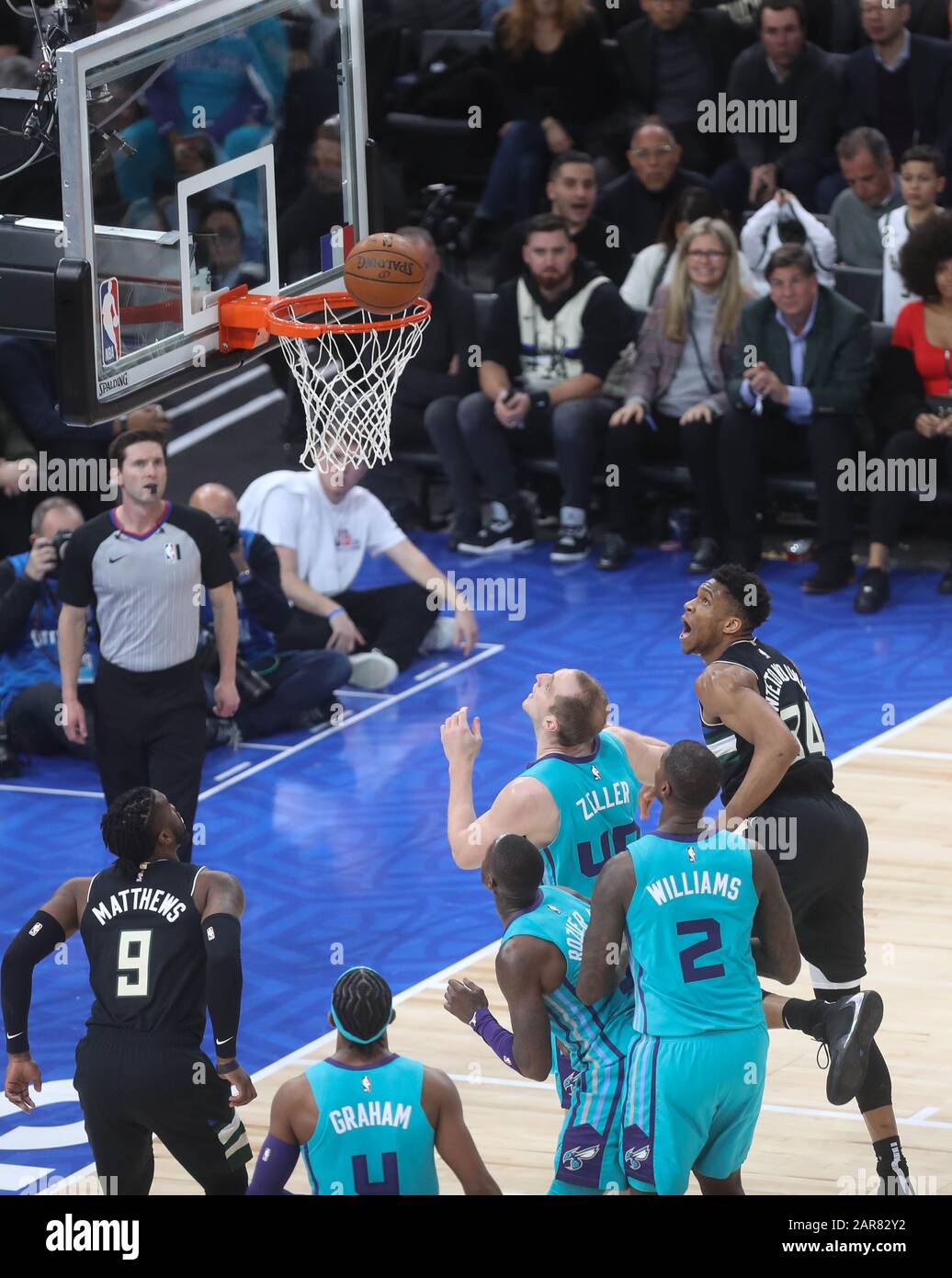 Cody Zeller of Charlotte and Giannis Antetokoúnmpo of Milwaukee