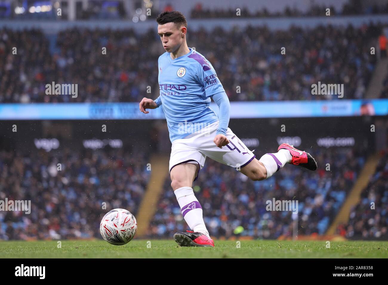 Manchester, UK. 26th Jan 2020.  Manchester City's Phil Foden in action during the FA Cup match between Manchester City and Fulham at the Etihad Stadium, Manchester on Sunday 26th January 2020. (Credit: Tim Markland | MI News) Photograph may only be used for newspaper and/or magazine editorial purposes, license required for commercial use Credit: MI News & Sport /Alamy Live News Stock Photo