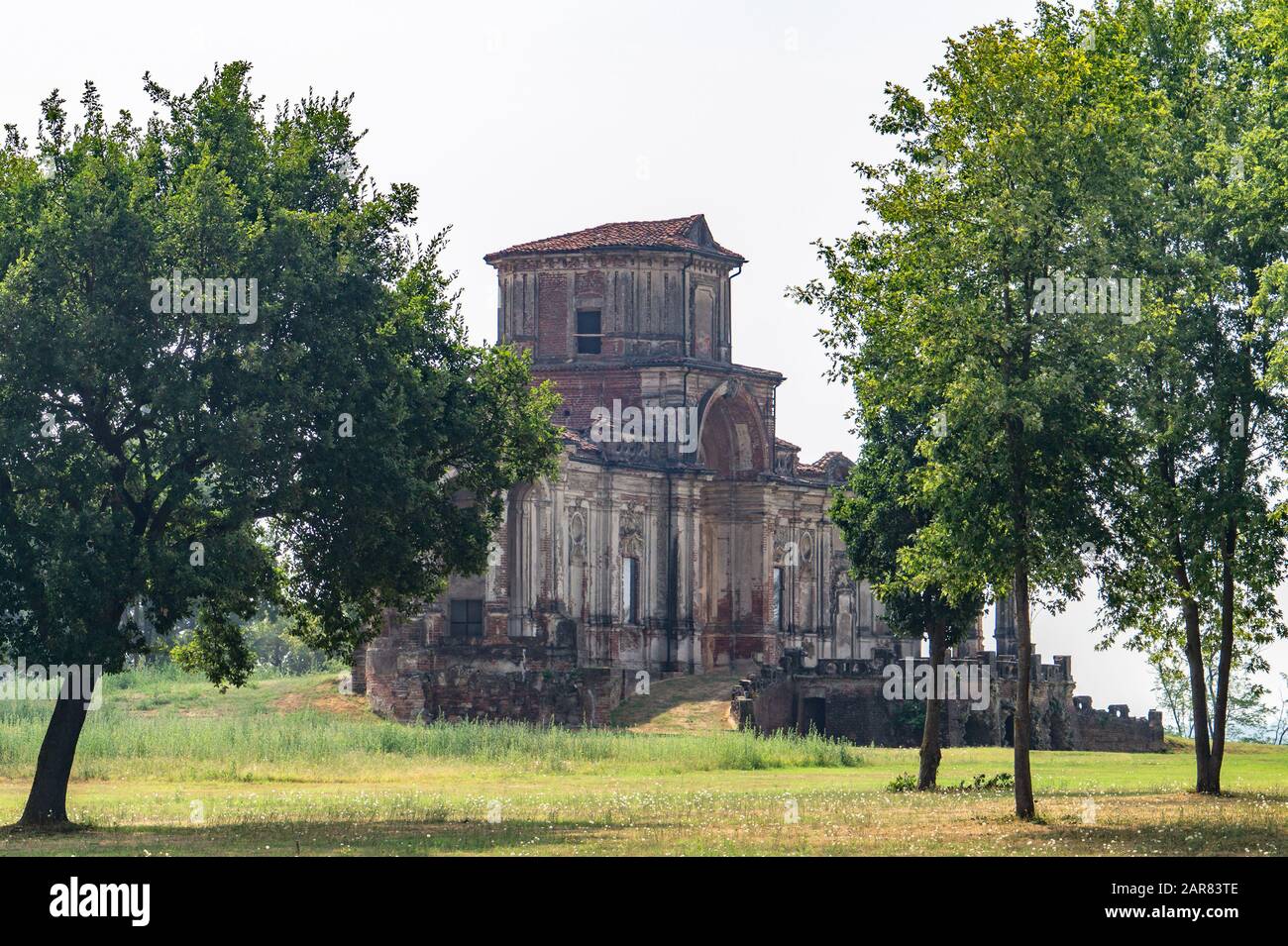 Chignolo Po Castle, Castello di Chignolo Po is ancient fortress and