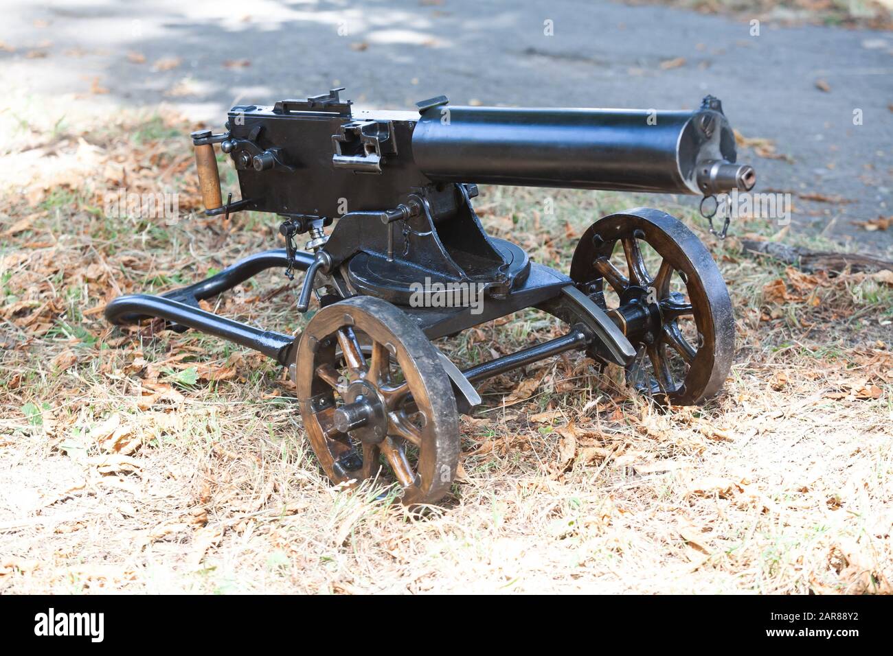 World War I Maxim gun first recoiloperated machine gun in history