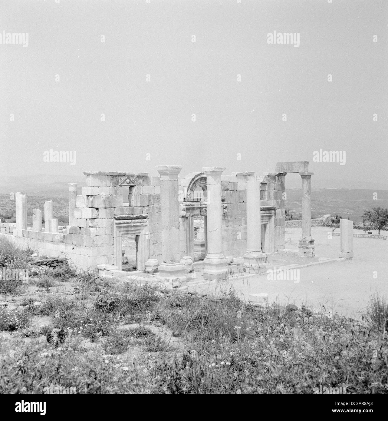 Israel 1964-1965: Bar'am, ruin synagogue  Ruins of the ancient synagogue in Kfar Bar'am Annotation: Bar'am is a kibbutz in northern Israel, located about 300 meters from the border with Lebanon. Bar'am National Park is known for the remains of one of Israel's oldest synagogues Date: 1964 Location: Bar'am, Israel Keywords: archeology, pillars, ruins, synagogues Stock Photo