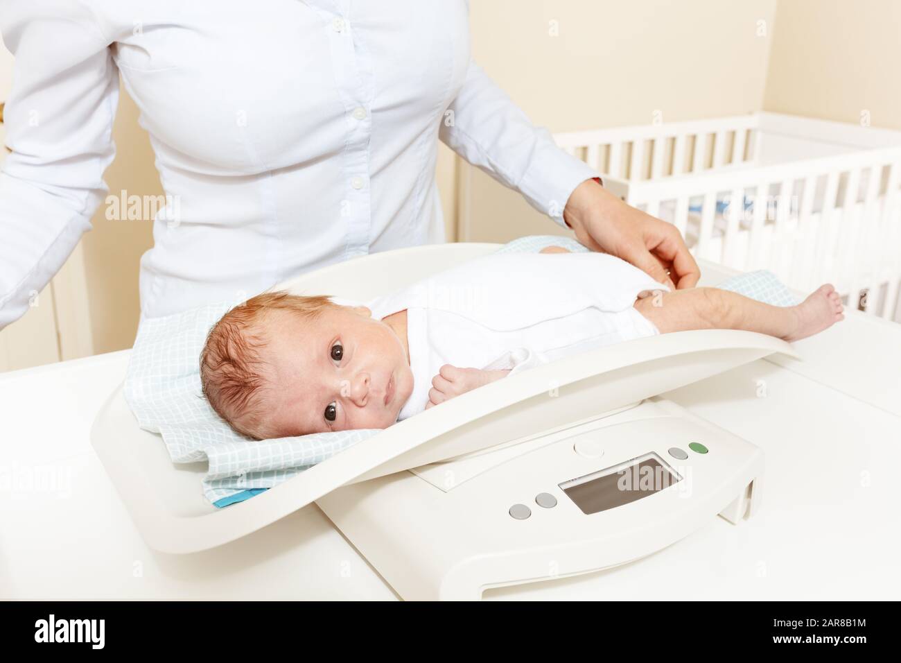 Baby and weigh hires stock photography and images Alamy