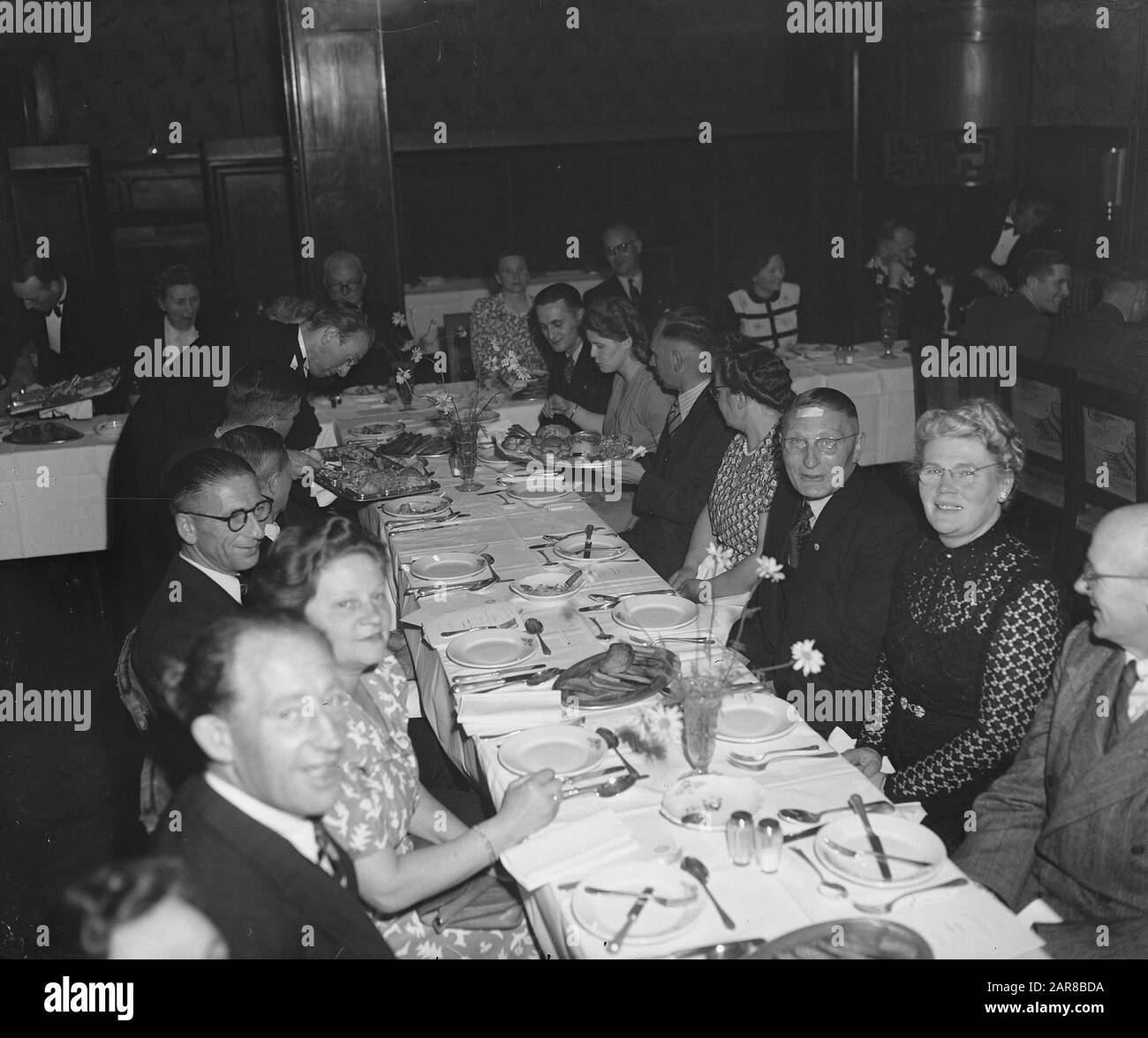 Dinner in De Kroon Blue-white Date: June 3, 1948 Keywords: diner Stock ...