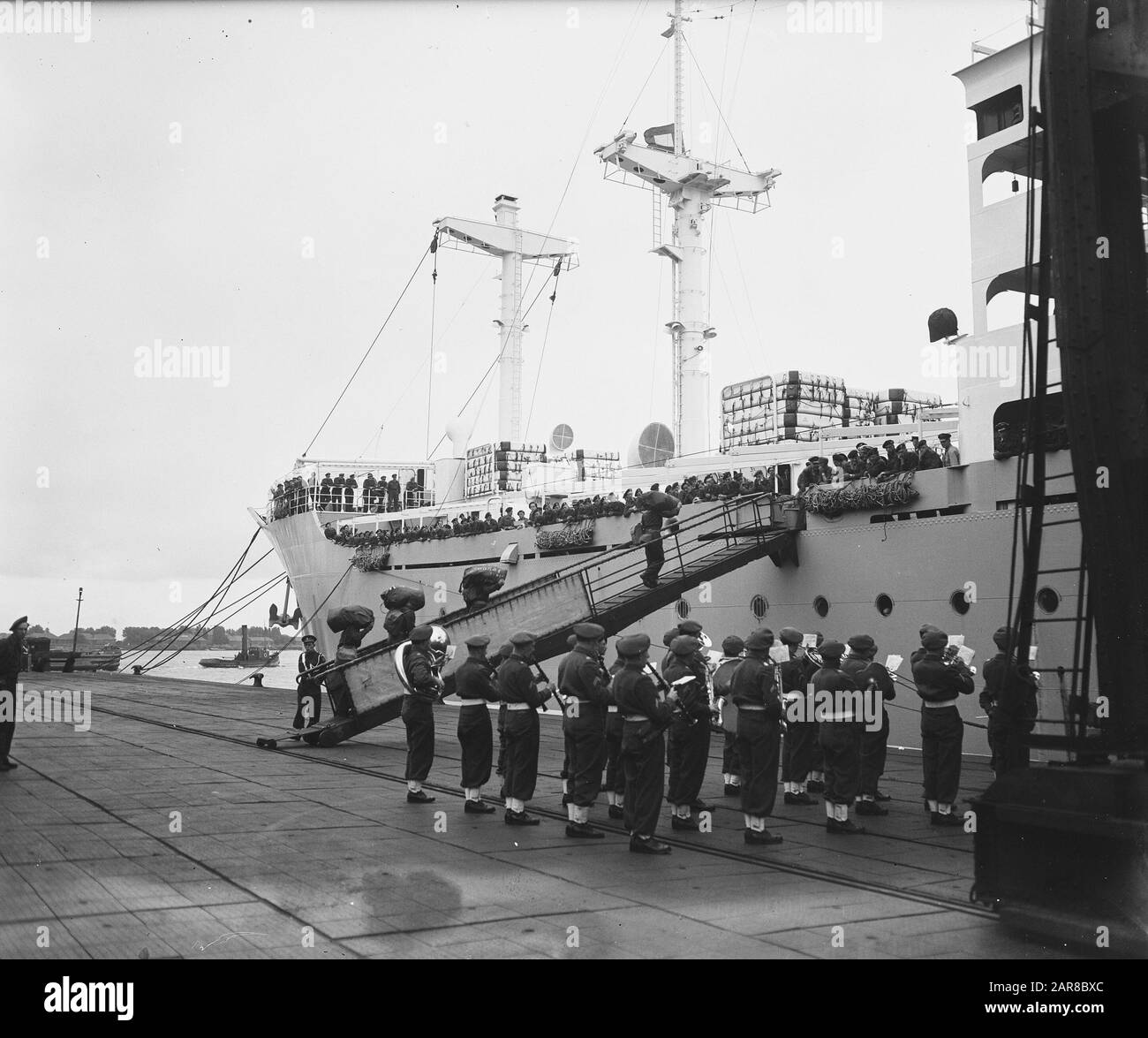 ships, arrival, greetings, quays Date: undated Keywords: arrival, greetings, quays, ships Stock Photo