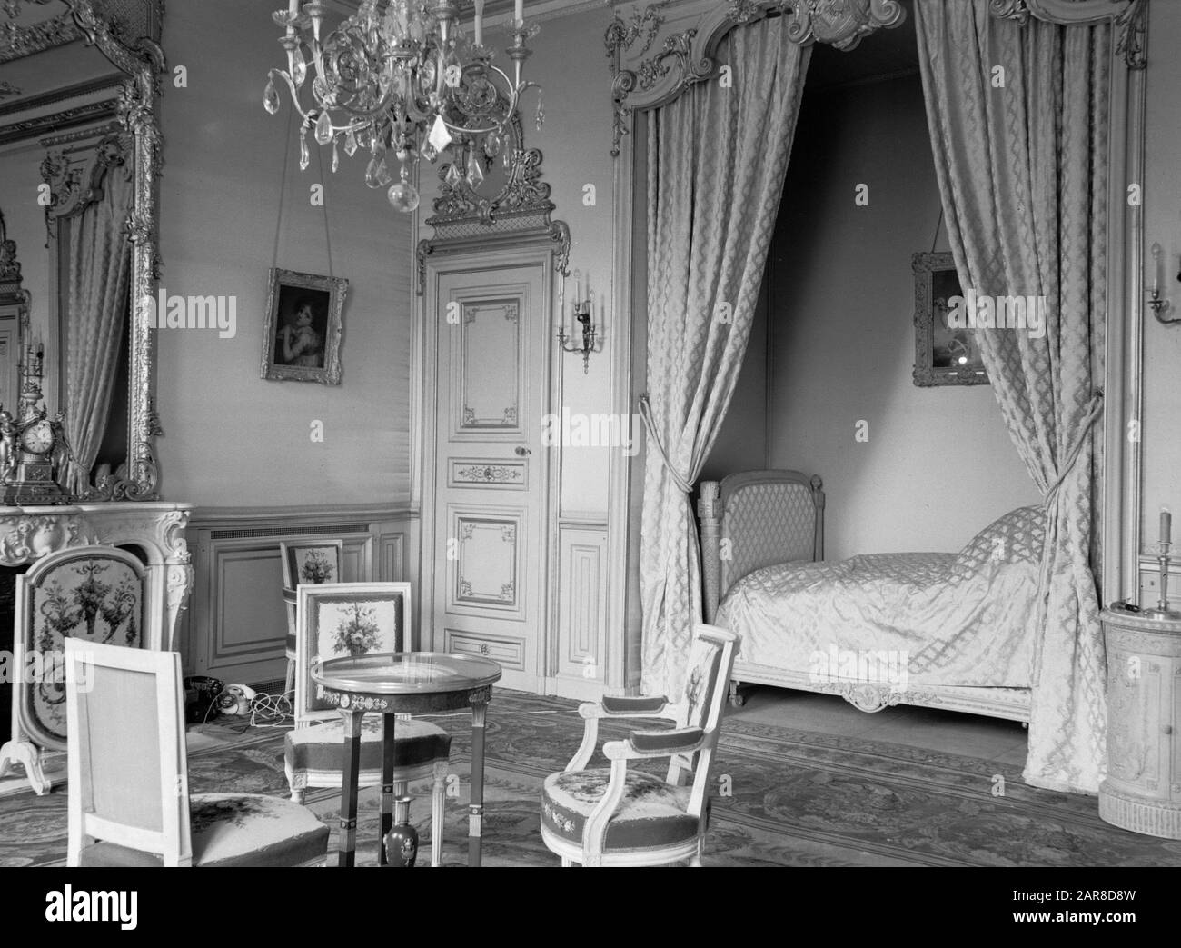 Bedroom in a palace (Elysée in Paris?) Date: 1938 Location: France, Paris Keywords: beds, interior, palaces, bedrooms, mirrors, chairs, tables Institution name: Palais d'Orsay Stock Photo