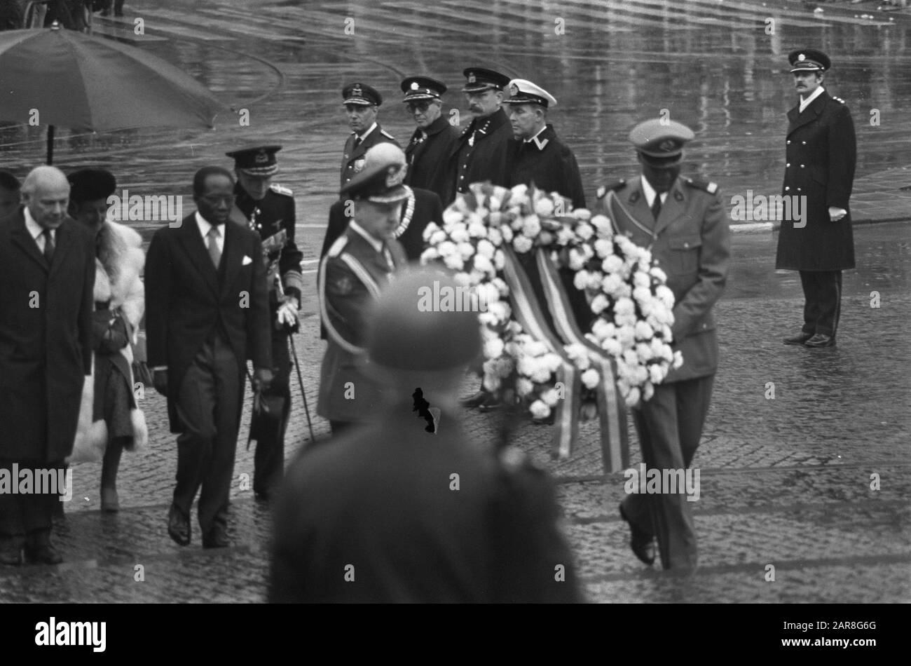 State visit President Senghor of Senegal to the Netherlands wreath laying by Senghor at National Monument Date: October 22, 1974 Location: Amsterdam, Noord-Holland Keywords: wreaths, presidents, state visits Stock Photo