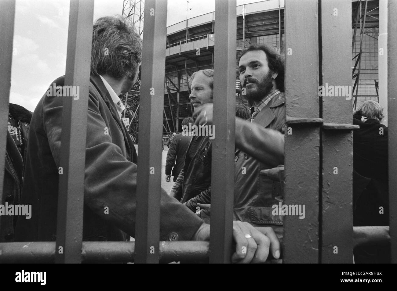 Havenstrike Rotterdam 1979 Striking dock workers gathered in the